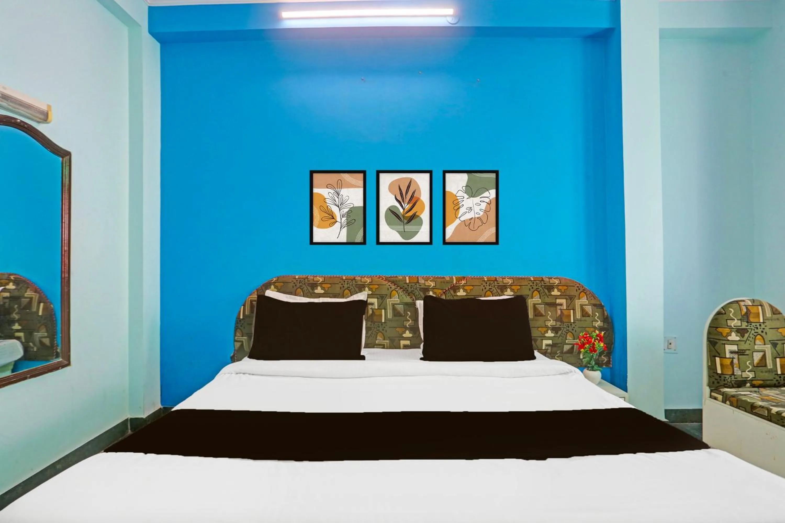 Bedroom, Bed in Super Collection O Bani Park Near Collectorate Circle Formerly Anuja Palace