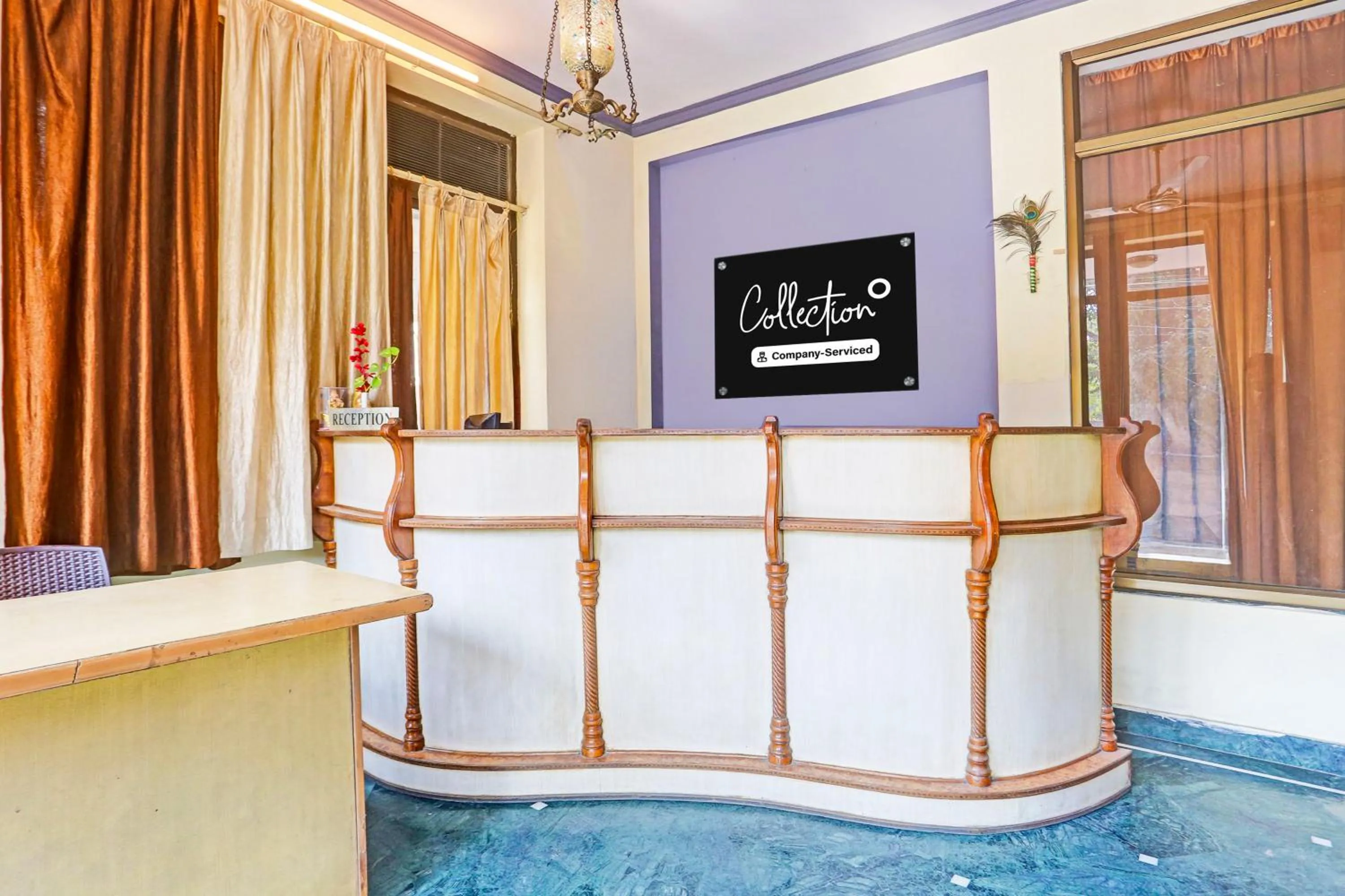 Lobby or reception in Super Collection O Bani Park Near Collectorate Circle Formerly Anuja Palace