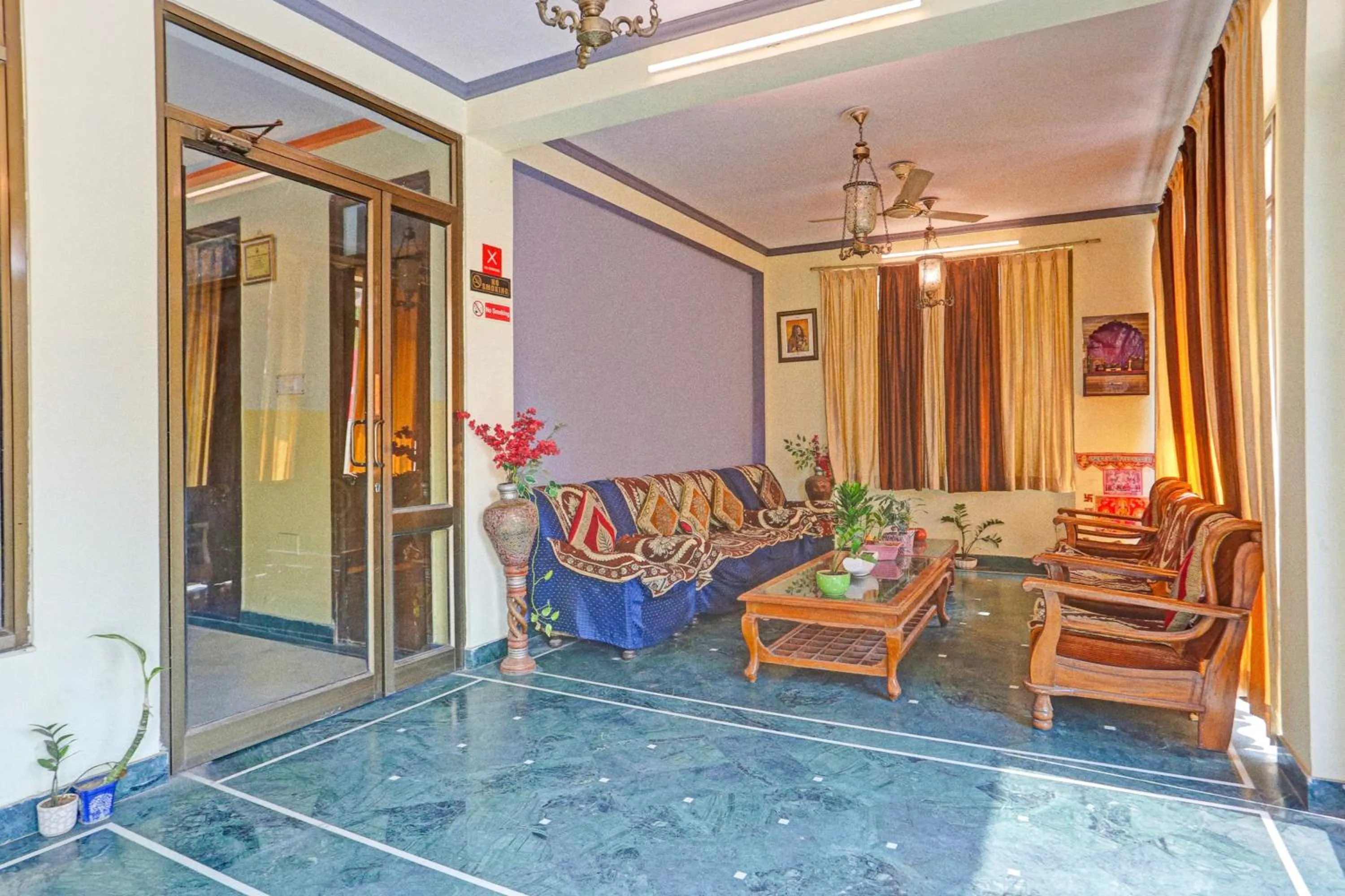 Lobby or reception in Super Collection O Bani Park Near Collectorate Circle Formerly Anuja Palace