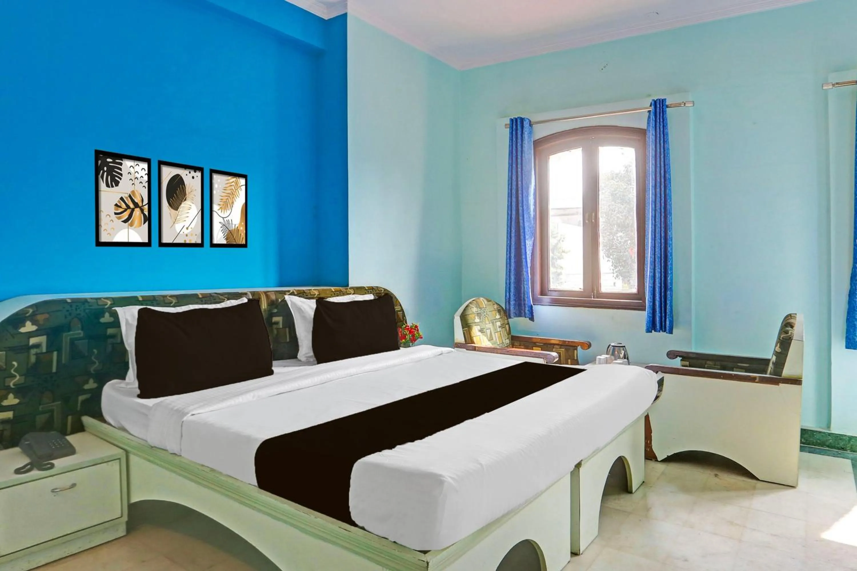 Bedroom, Bed in Super Collection O Bani Park Near Collectorate Circle Formerly Anuja Palace