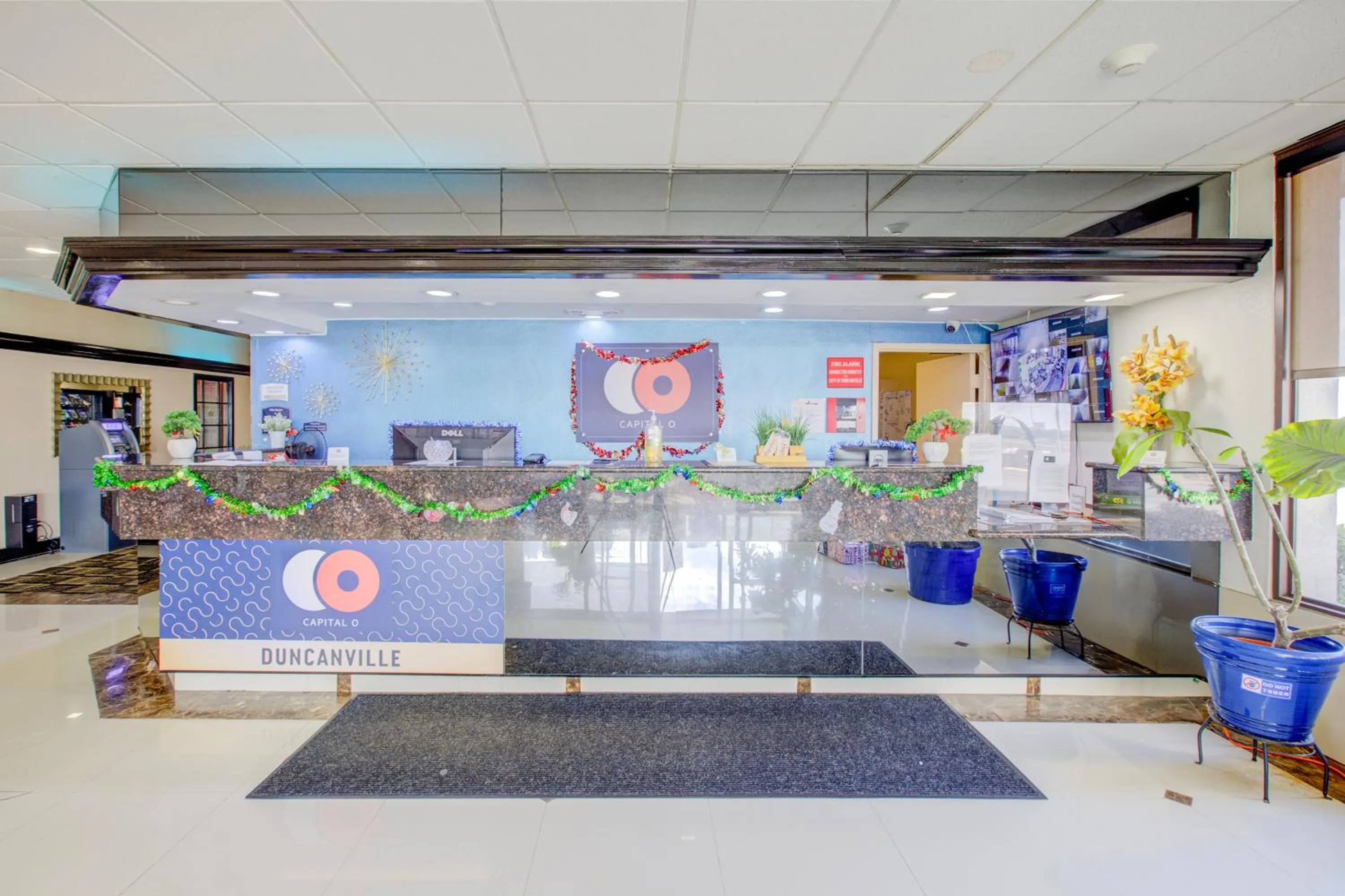 Lobby or reception in Capital O Duncanville Tx