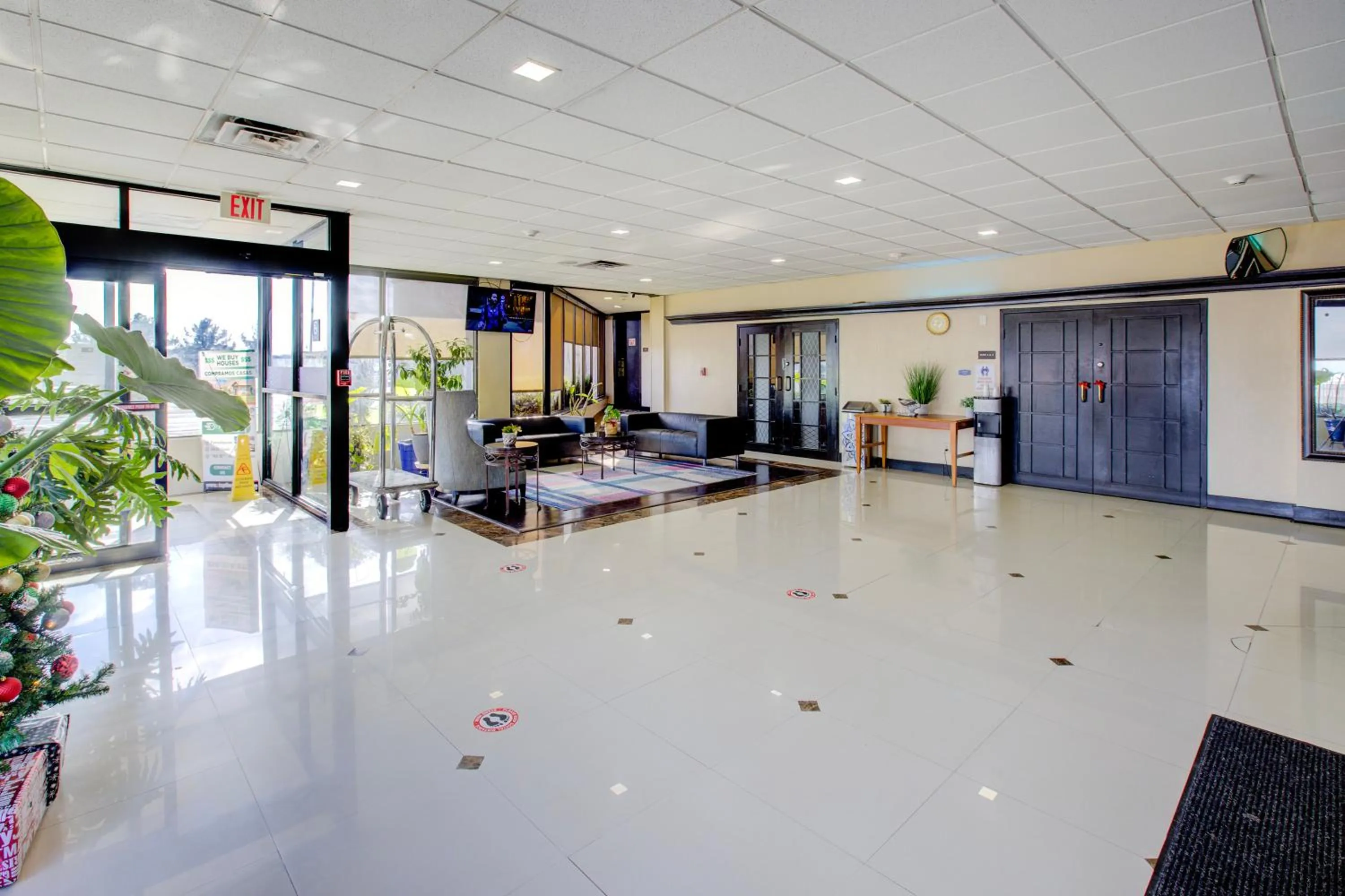 Lobby or reception in Capital O Duncanville Tx