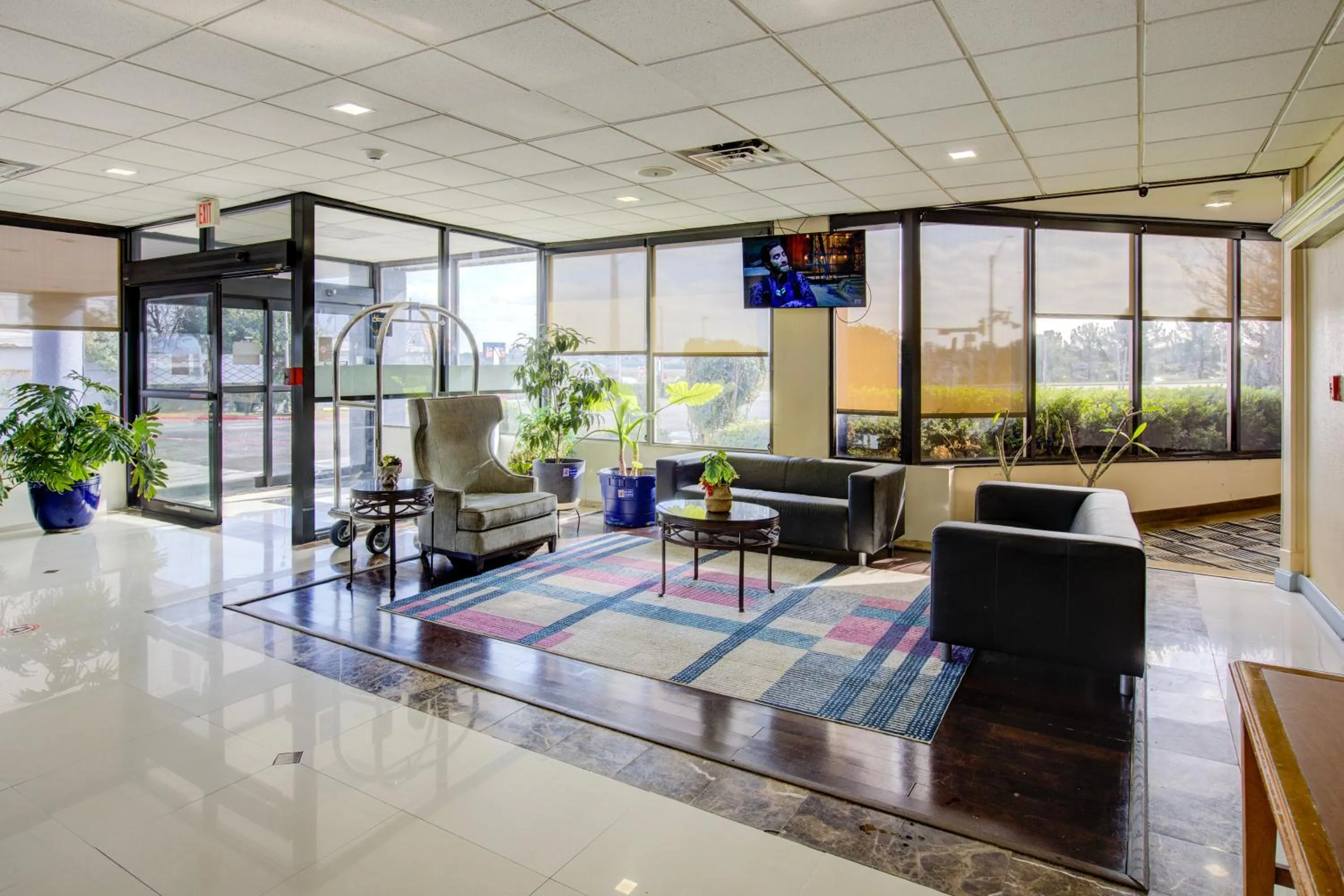 Lobby or reception in Capital O Duncanville Tx