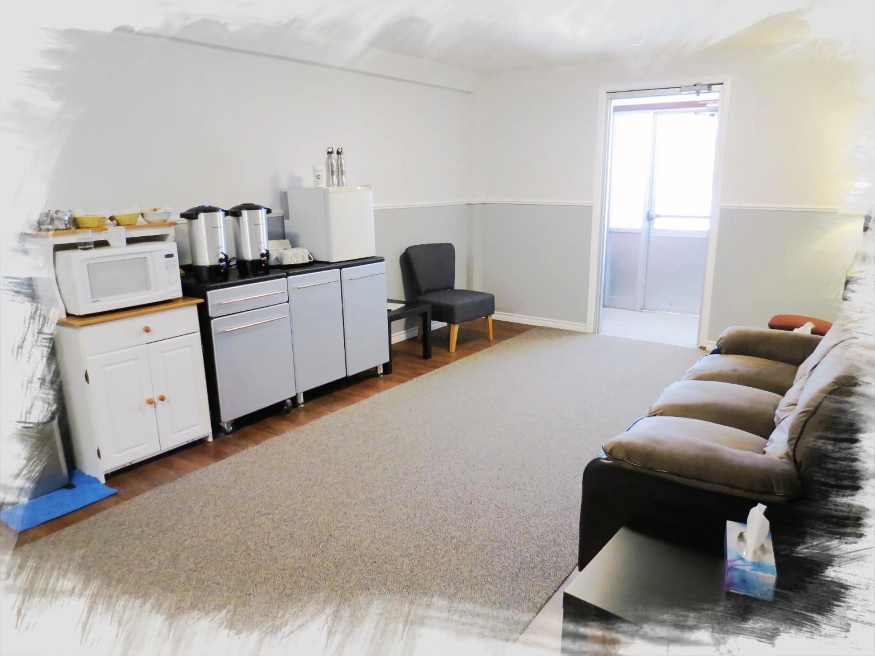 Photo of the whole room in Churchill Hotel