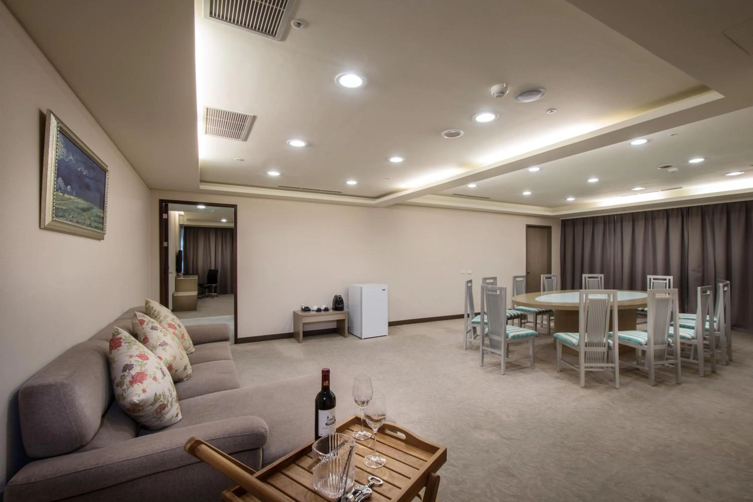 Dining area in Zhong Ke Hotel