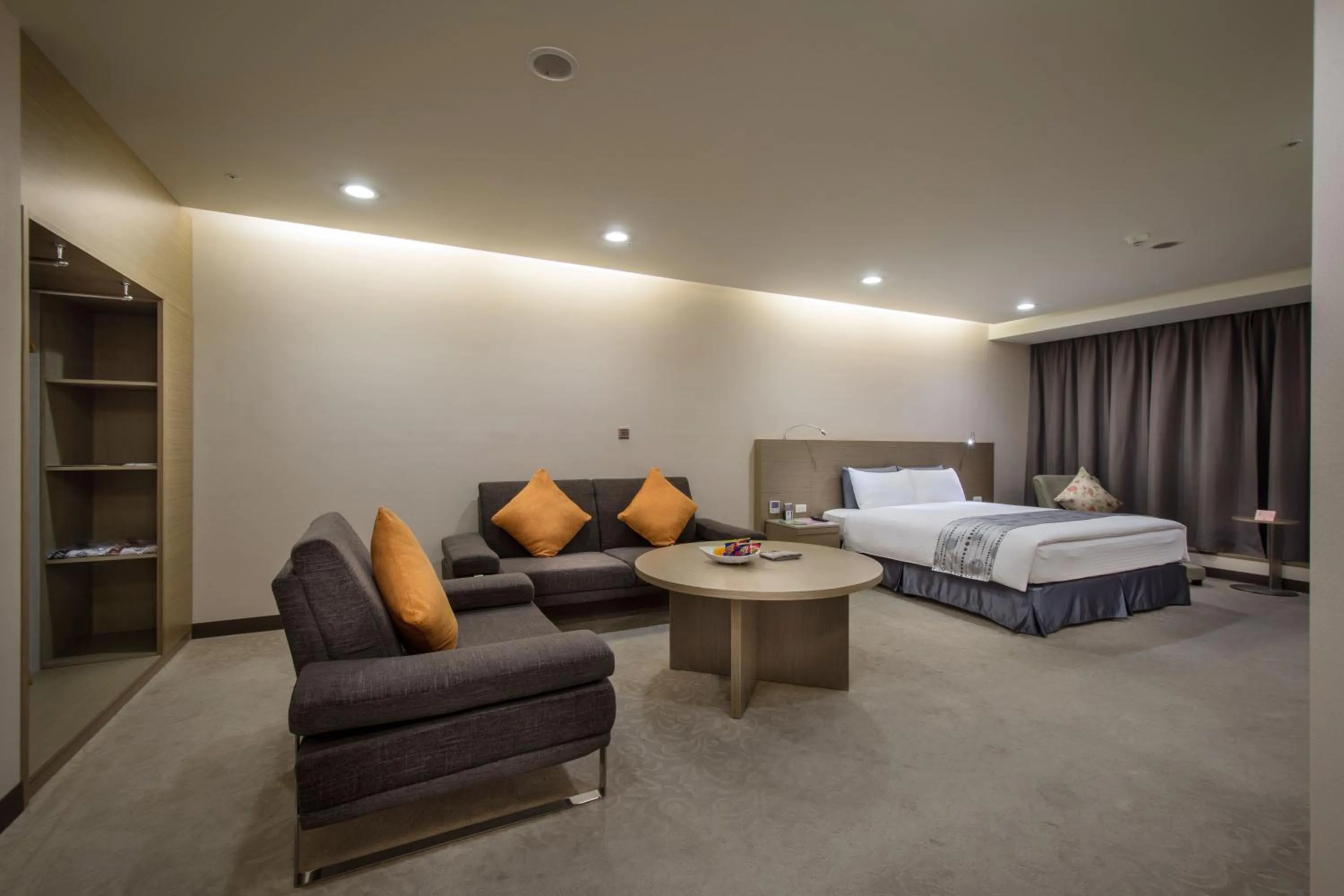 Living room, Bed in Zhong Ke Hotel