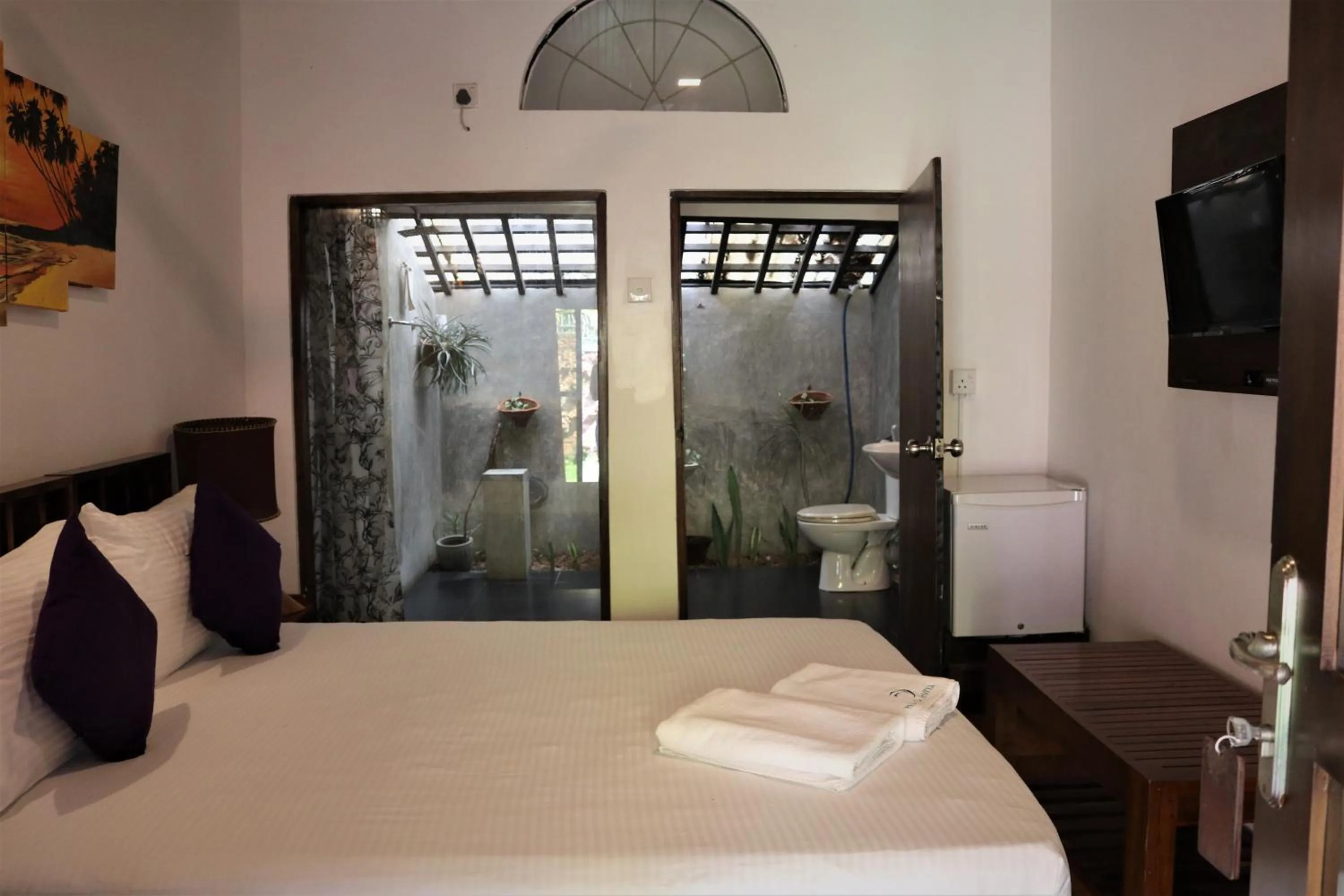 Property building, Bed in Pavana Hotel