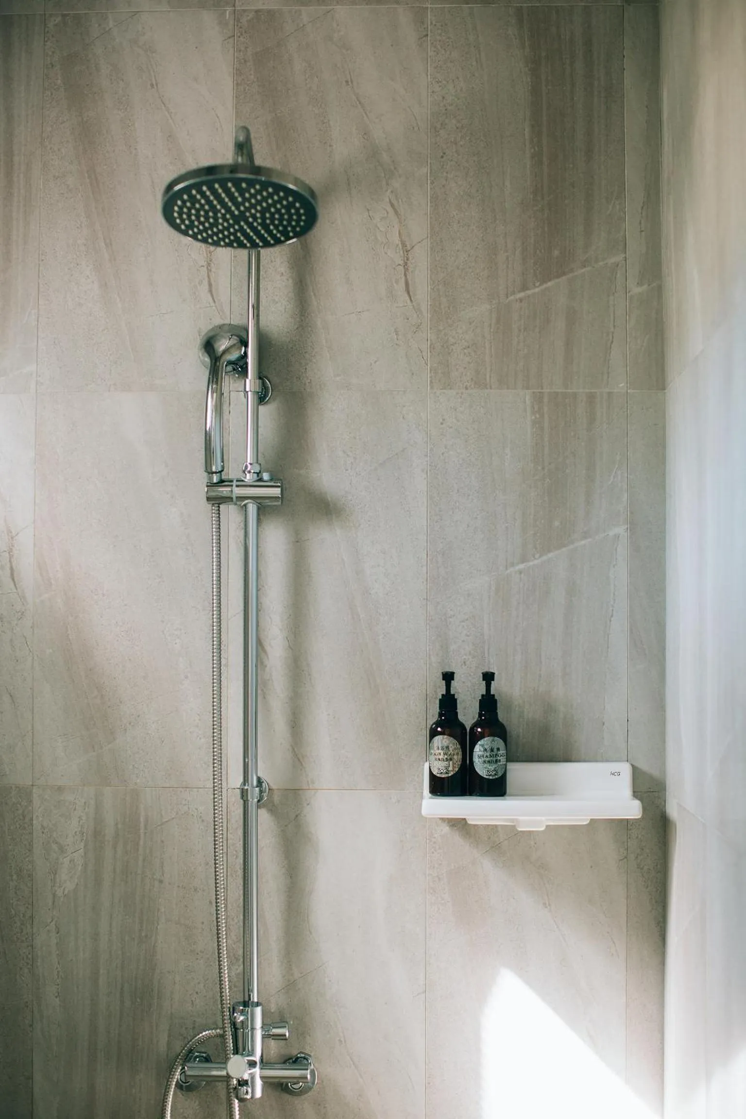 Shower in Look Bed and Breakfast