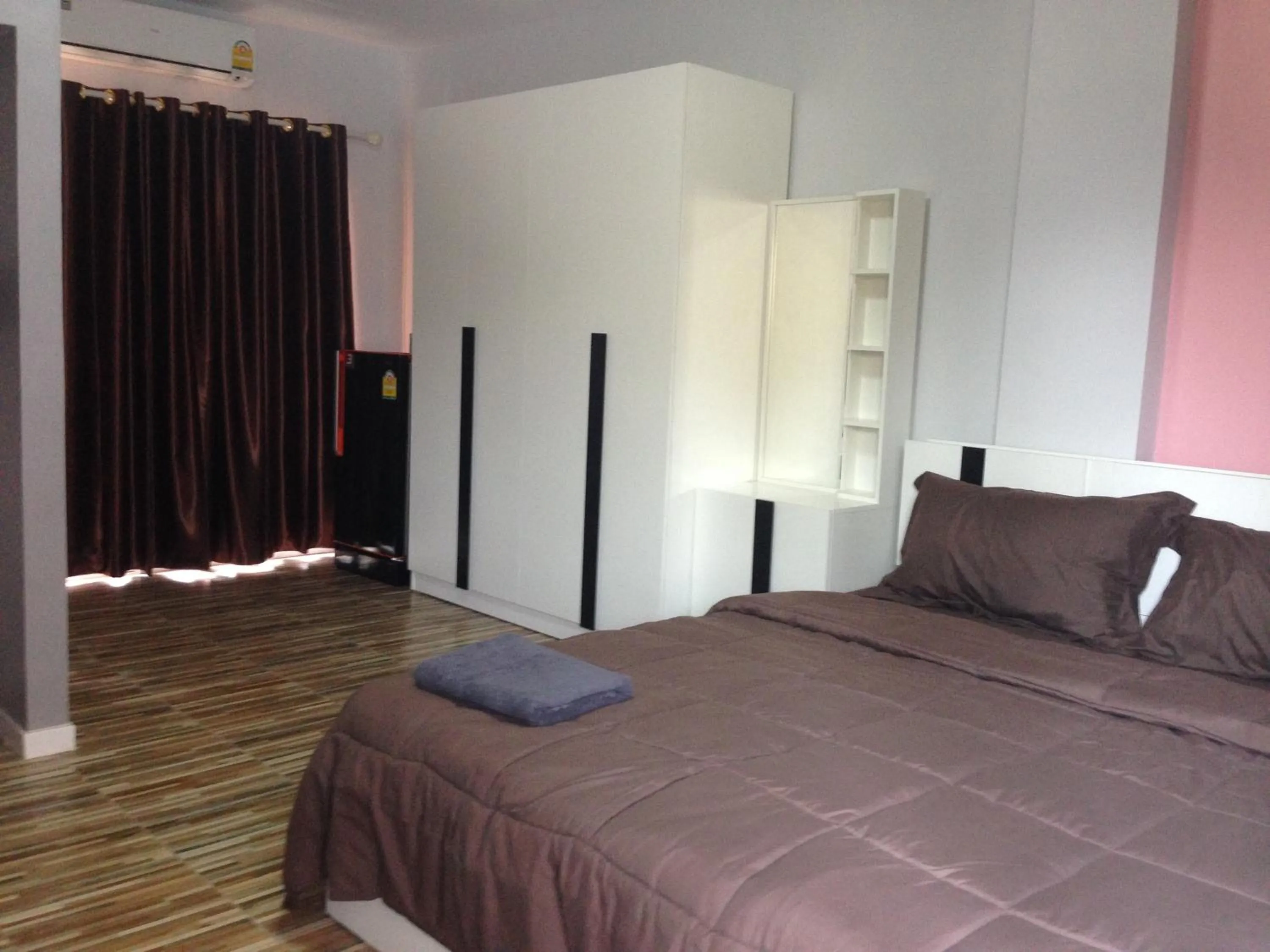 Bed in R2 Apartment Service