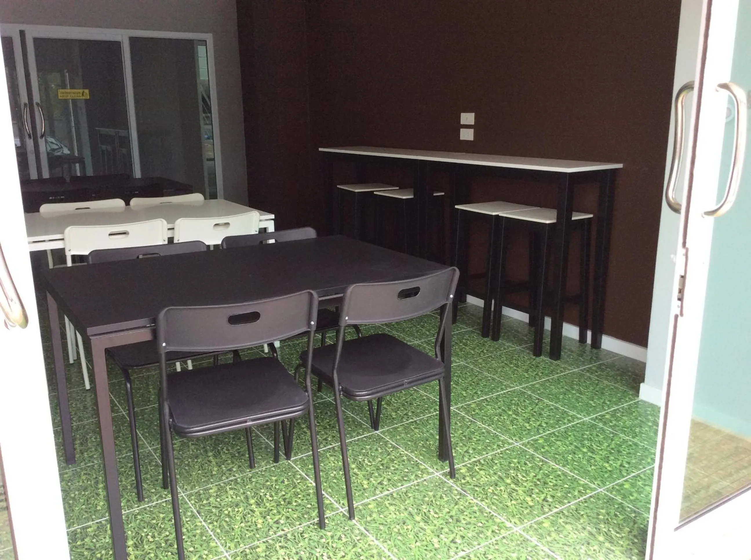 R2 Apartment Service