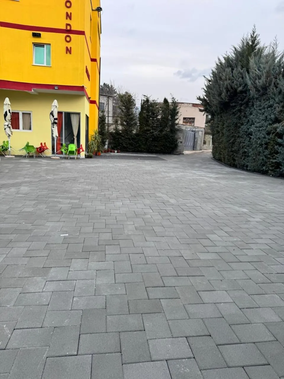 Garden in London Restaurant Hotel