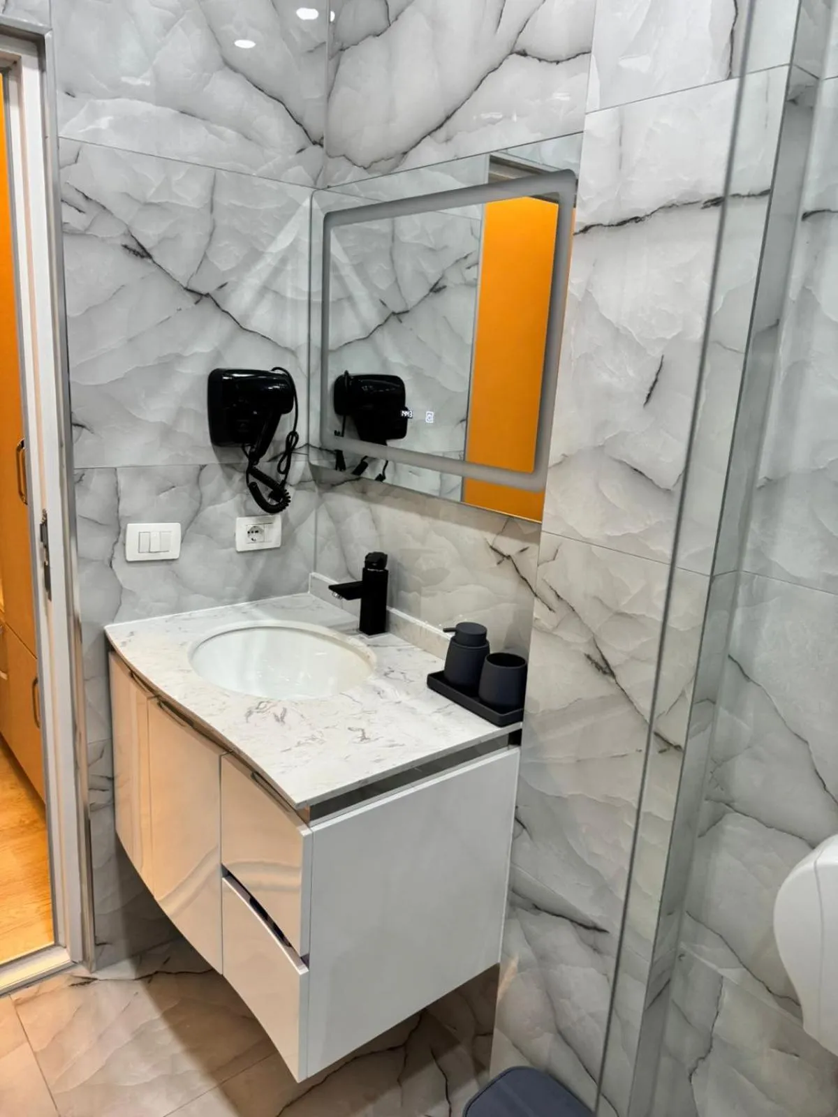 Bathroom in London Restaurant Hotel