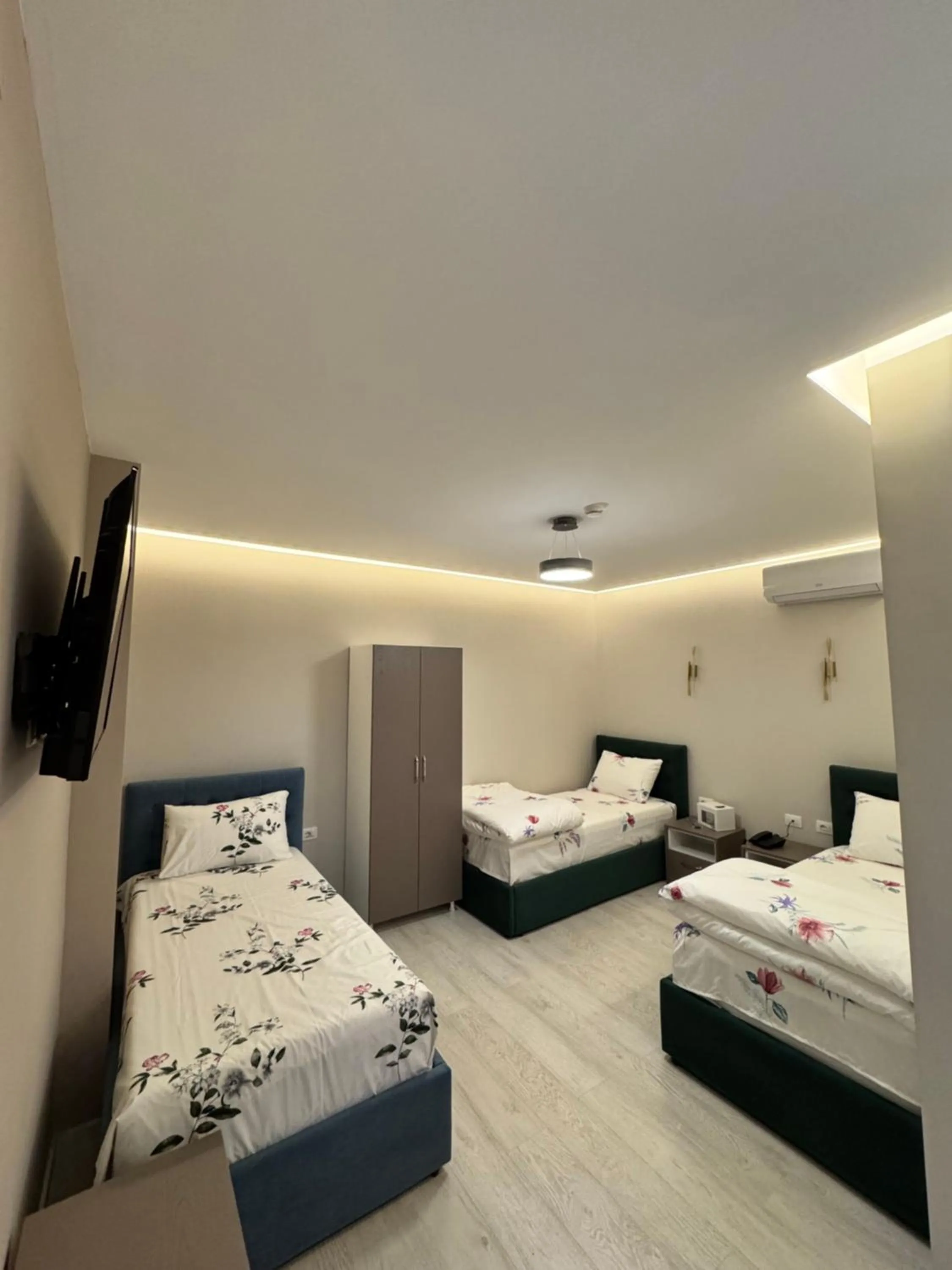 Bed in London Restaurant Hotel