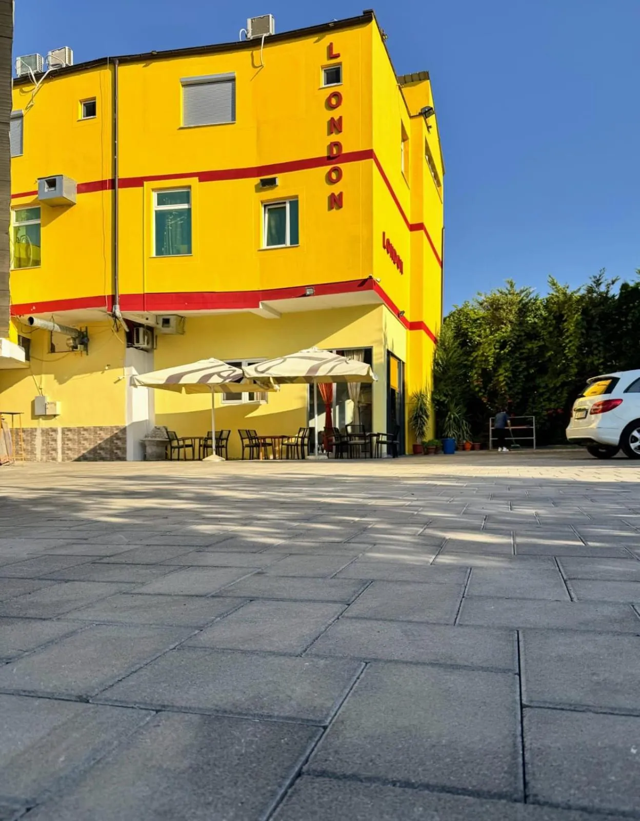 Property building in London Restaurant Hotel