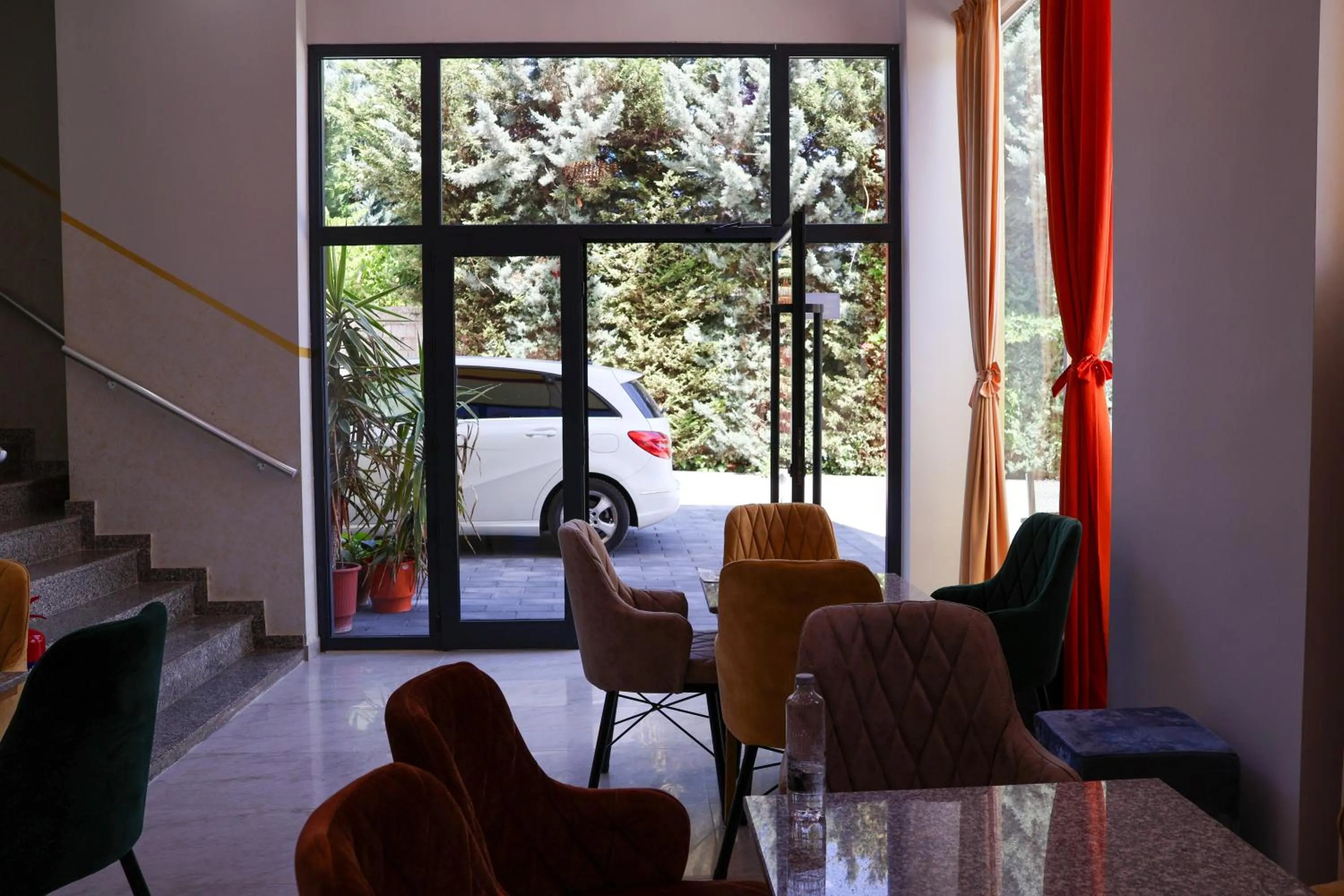 Dining area in London Restaurant Hotel