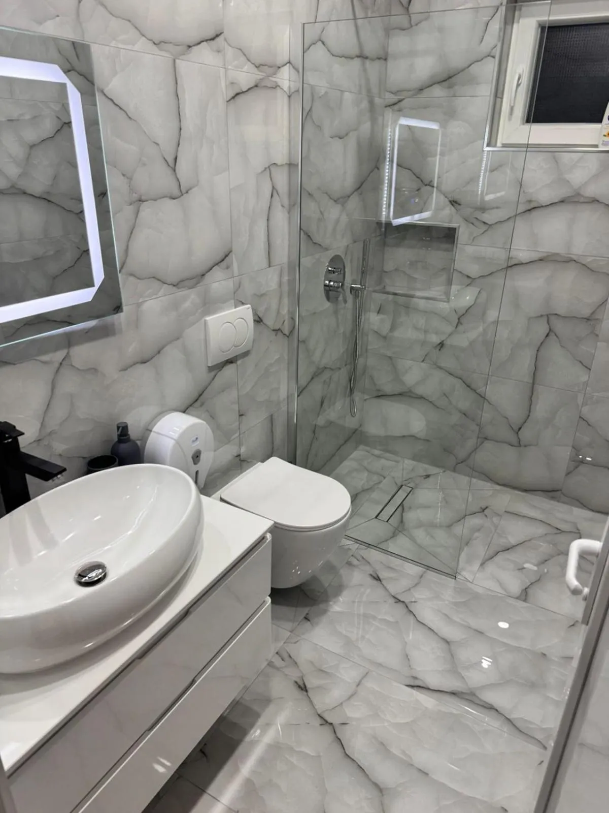 Toilet in London Restaurant Hotel