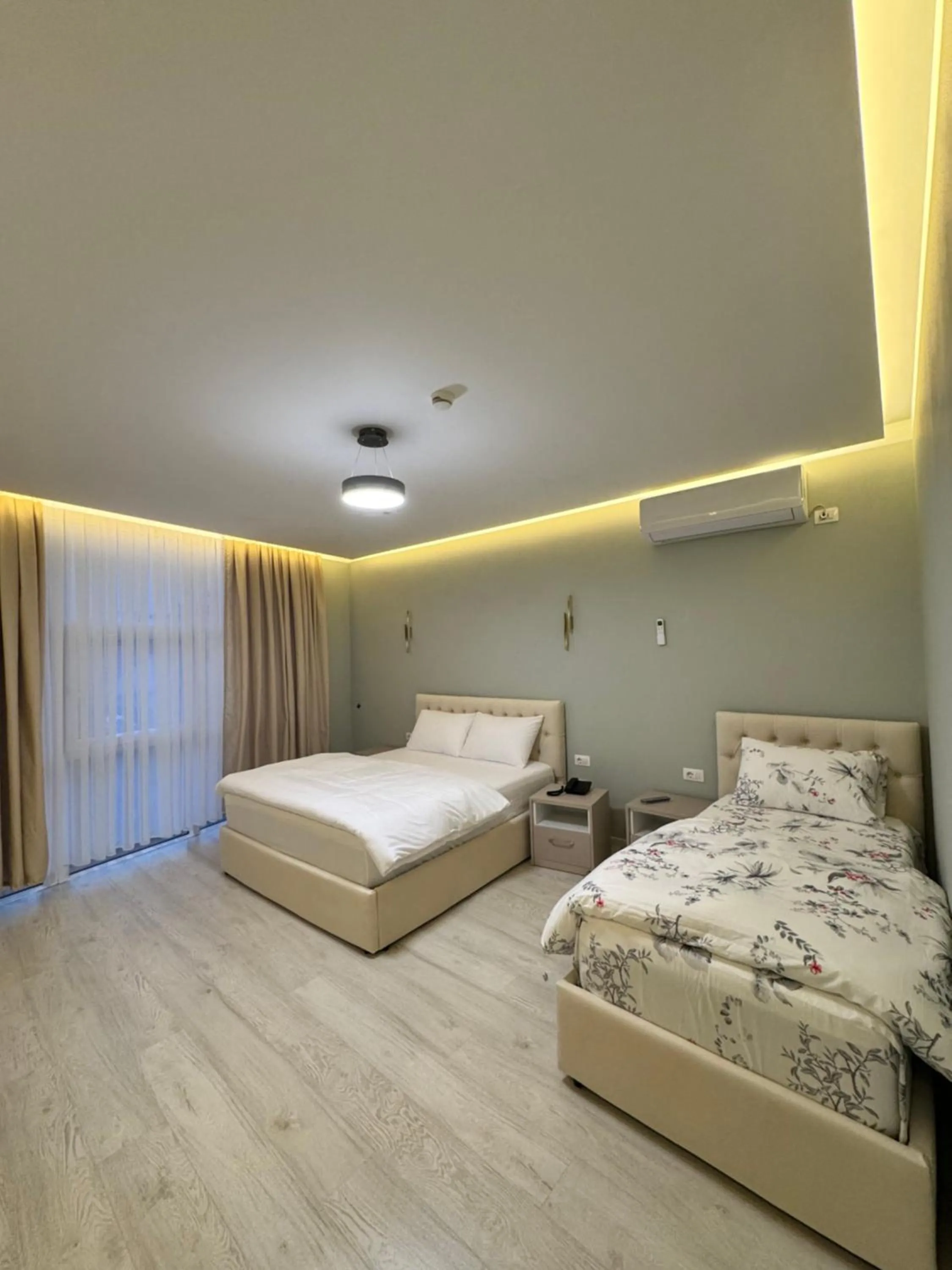 Bed in London Restaurant Hotel