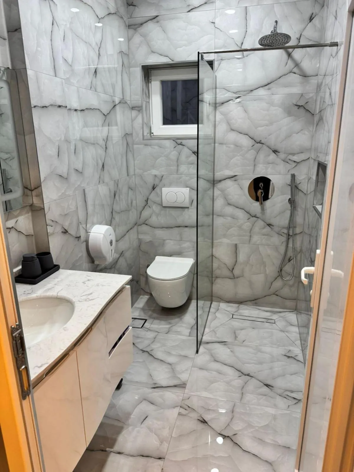 Bathroom in London Restaurant Hotel