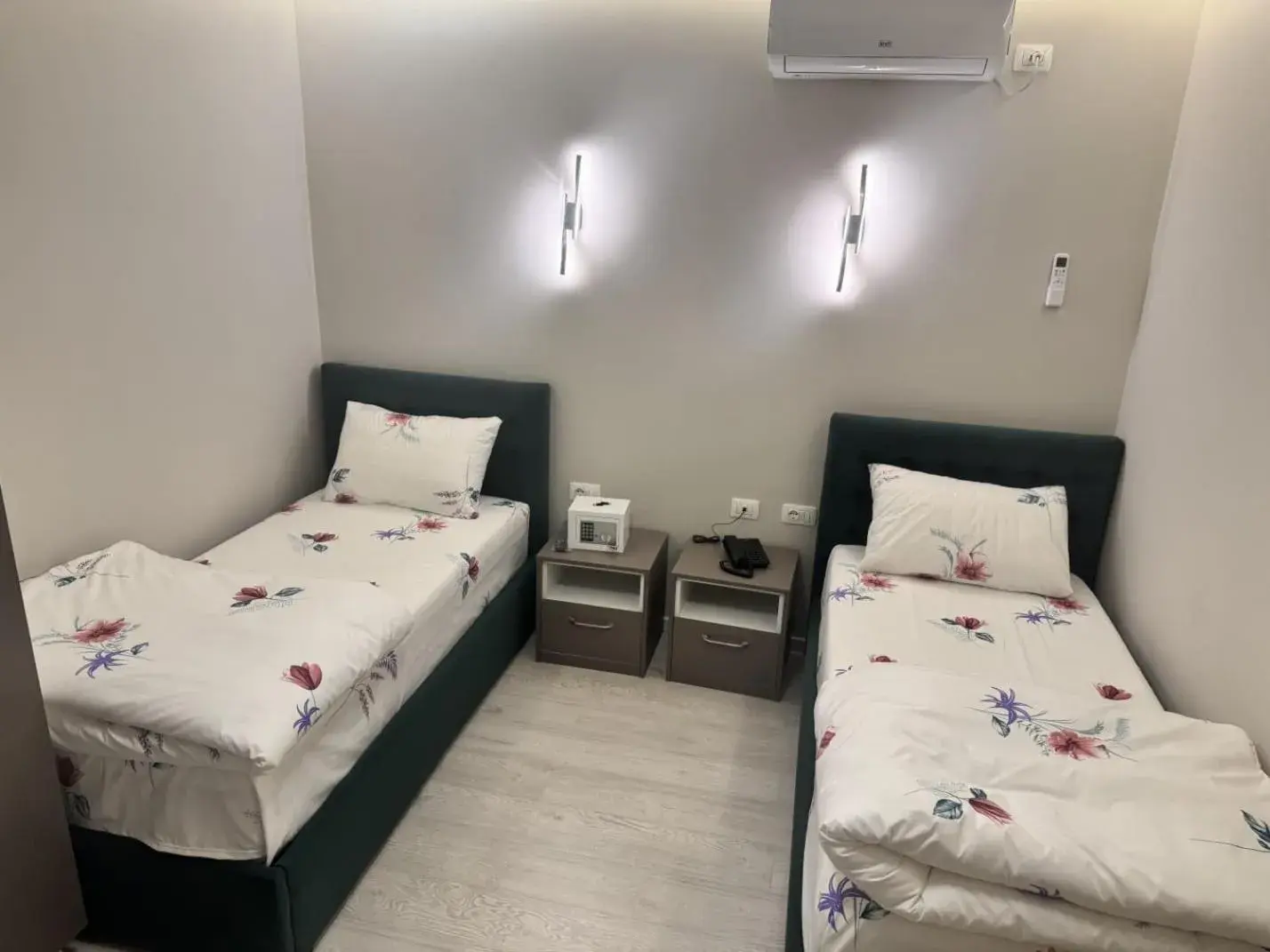 Luxury Triple Room in London Restaurant Hotel Luxury Triple Room in London Restaurant Hotel