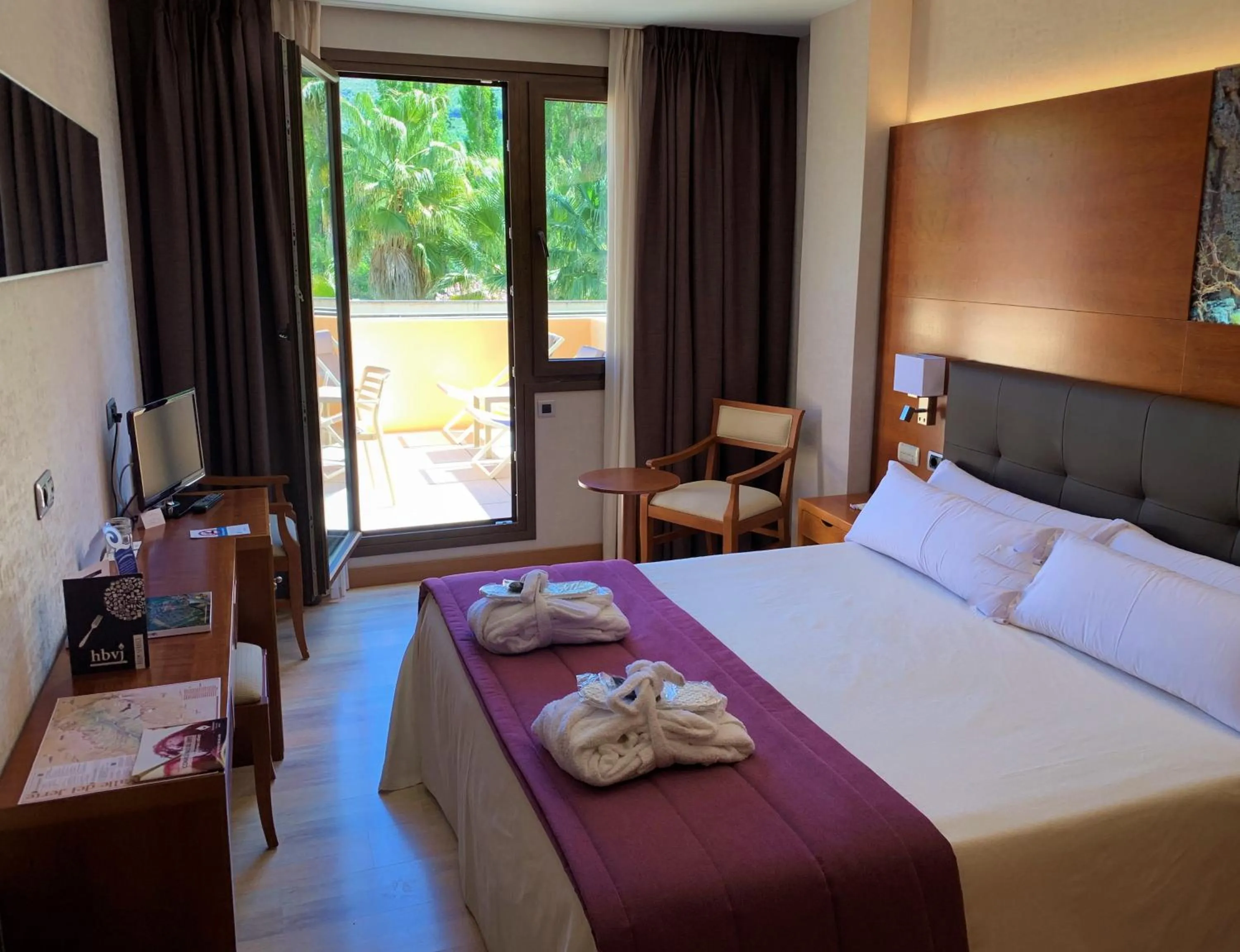 Photo of the whole room, Bed in Hotel Balneario Valle del Jerte