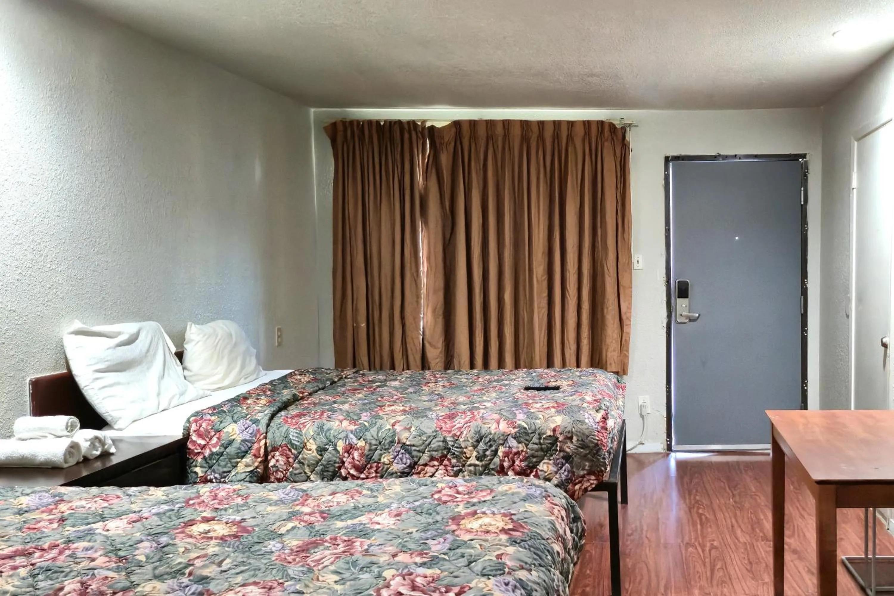 Bedroom, Bed in Deluxe Inn Motel By OYO Grand Prairie Interstate 30