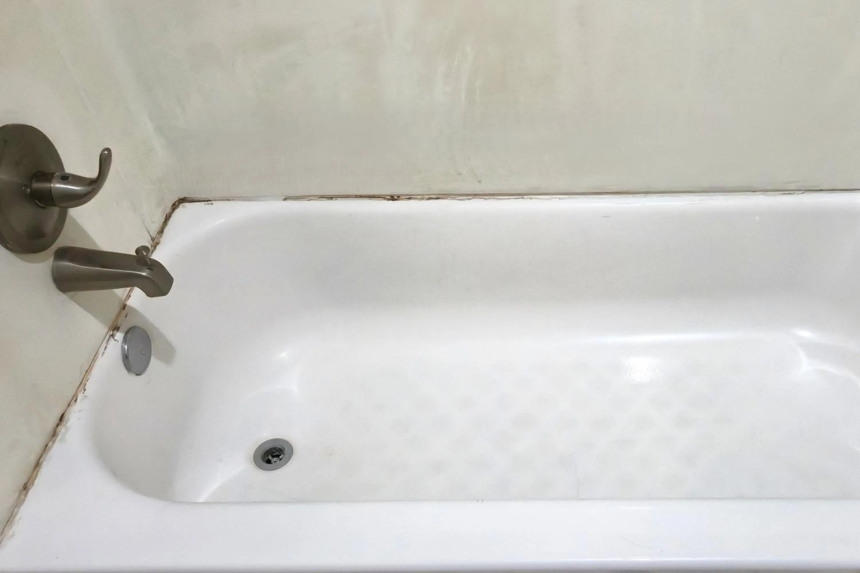 Bath in Deluxe Inn Motel By OYO Grand Prairie Interstate 30