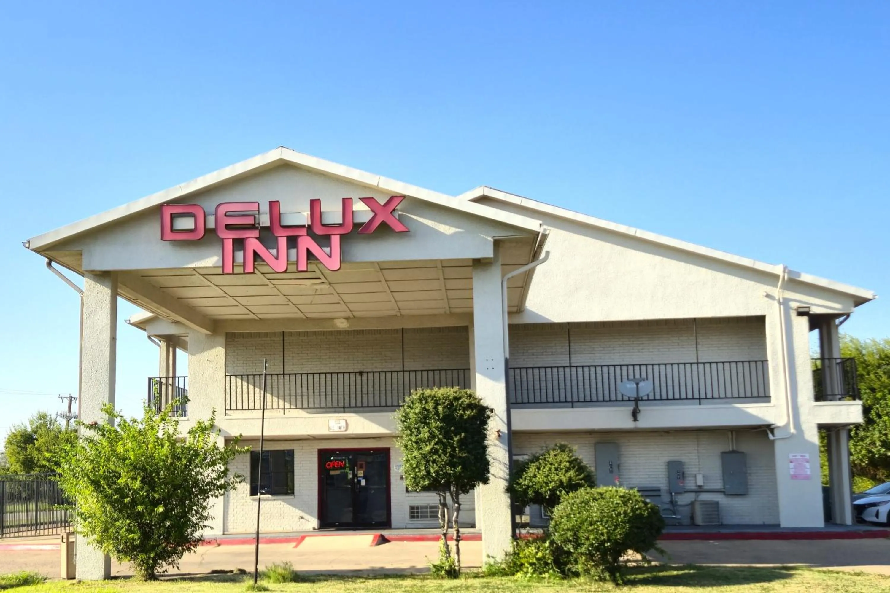 Property building in Deluxe Inn Motel By OYO Grand Prairie Interstate 30