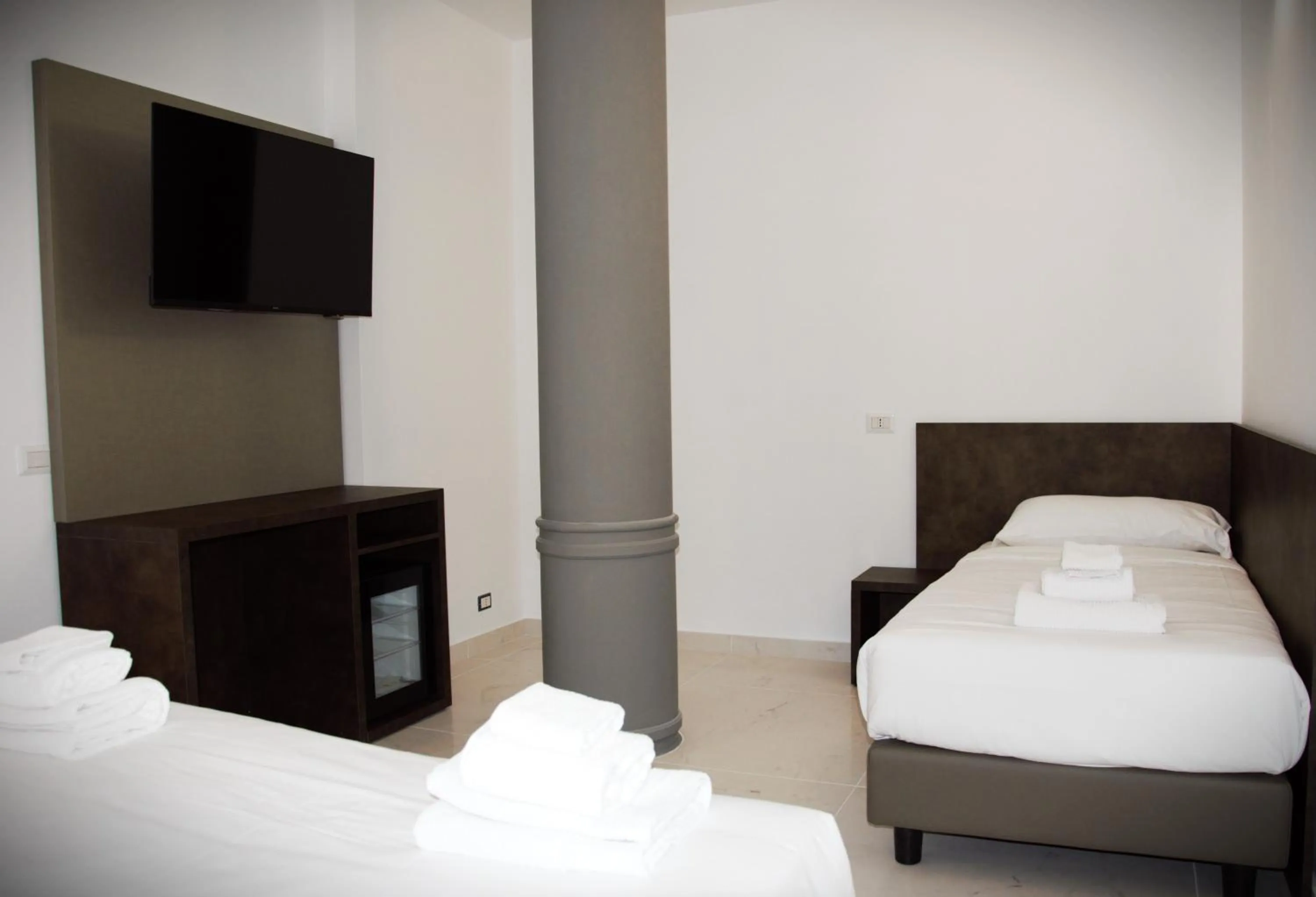 Bed in Domus Dea Roma by Trinità