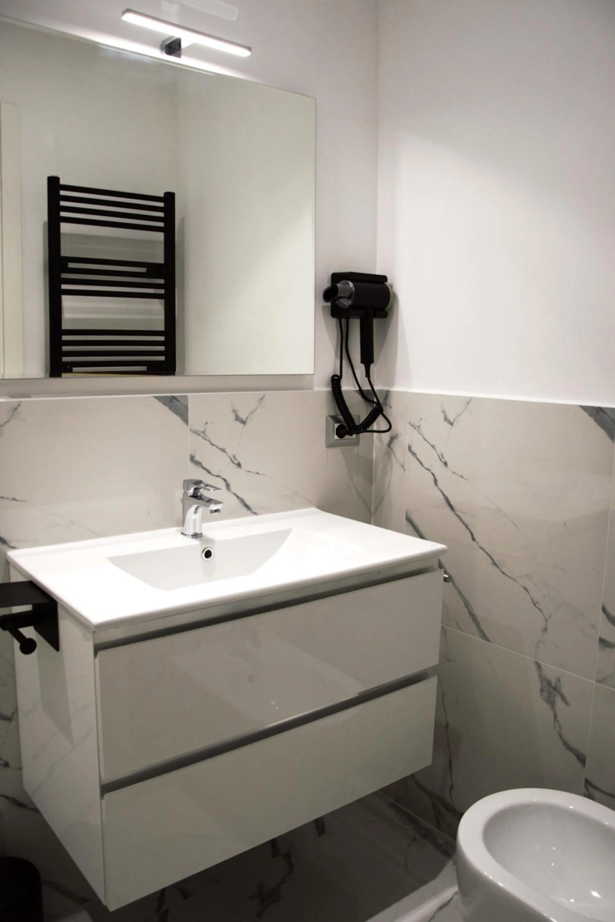 Bathroom in Domus Dea Roma by Trinità