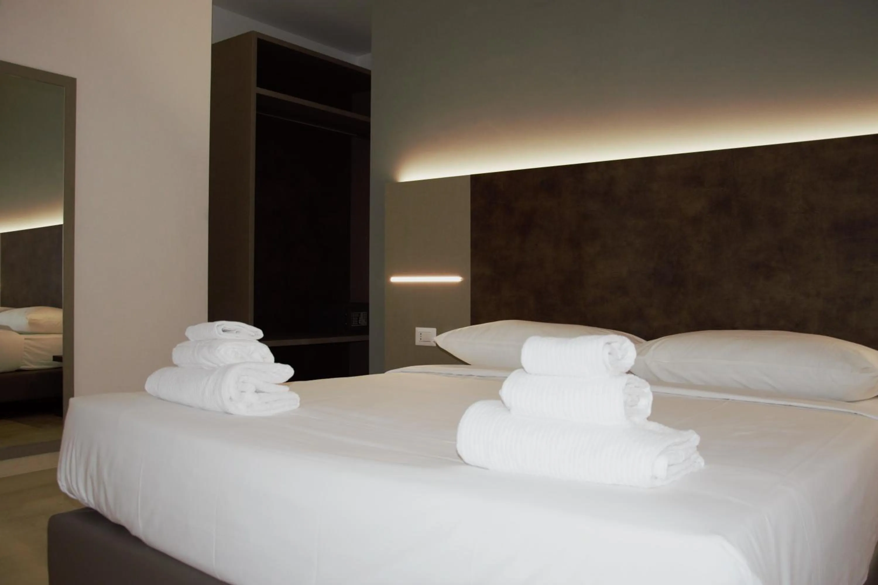 Bed in Domus Dea Roma by Trinità