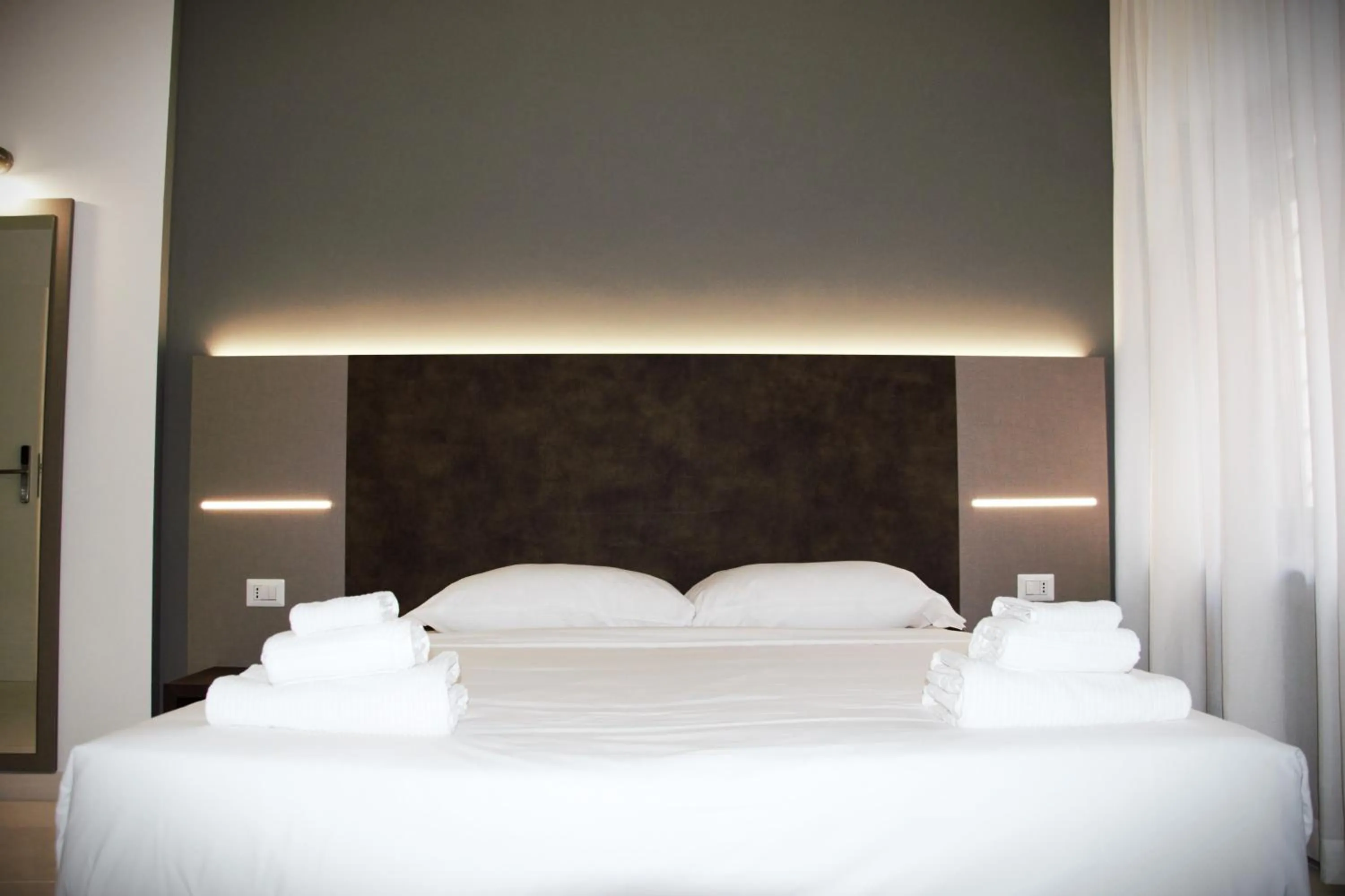 Bed in Domus Dea Roma by Trinità