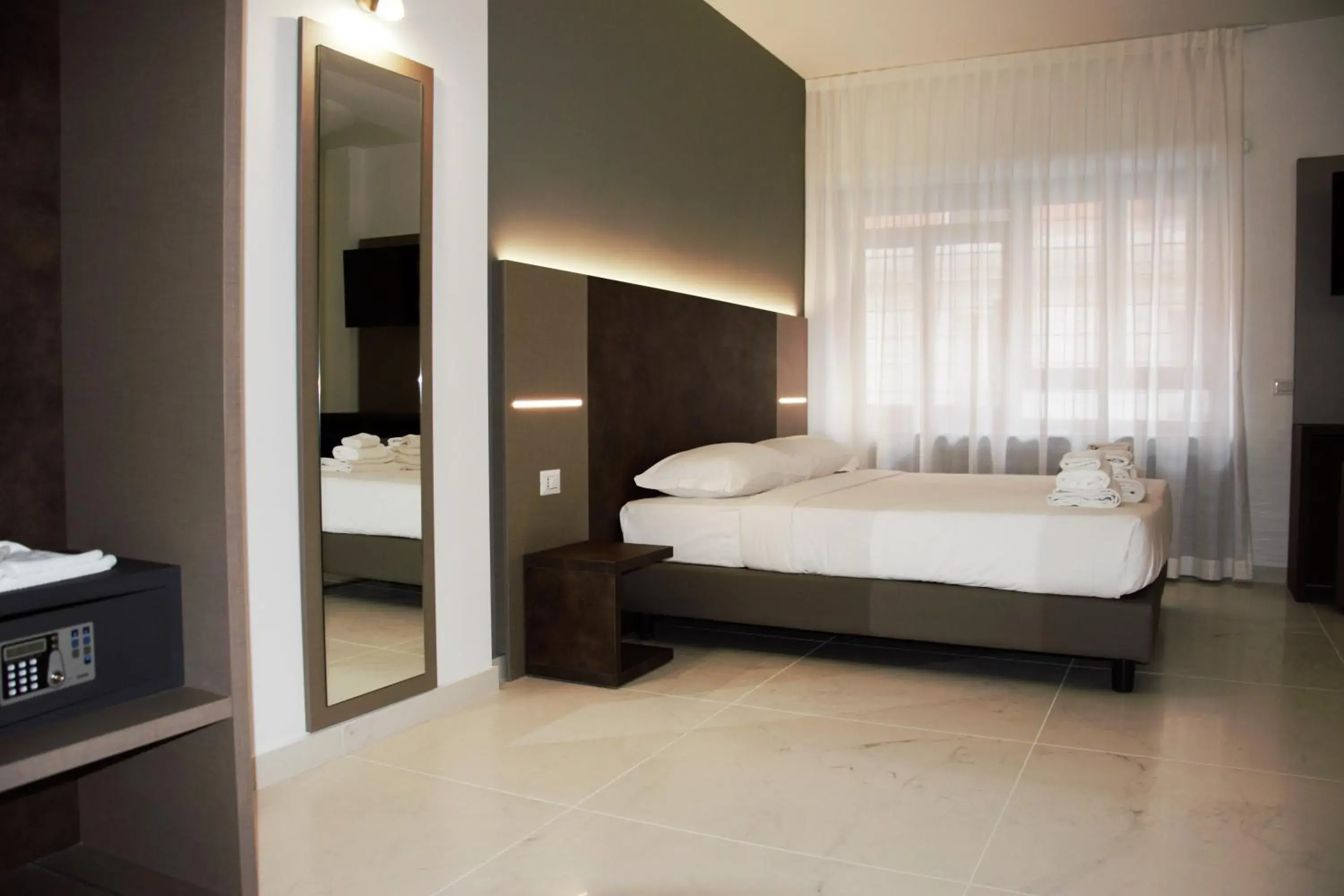 Classic Triple Room in Domus Dea Roma by Trinità Classic Triple Room in Domus Dea Roma by Trinità