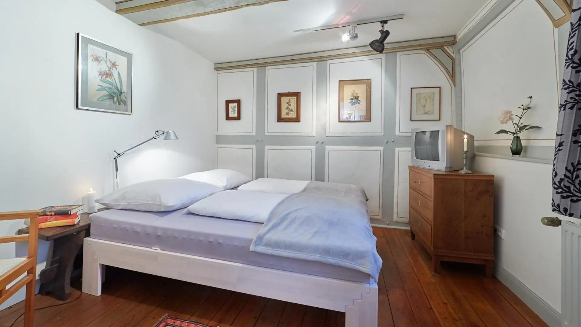 Photo of the whole room, Bed in Klosterkrug Apartments