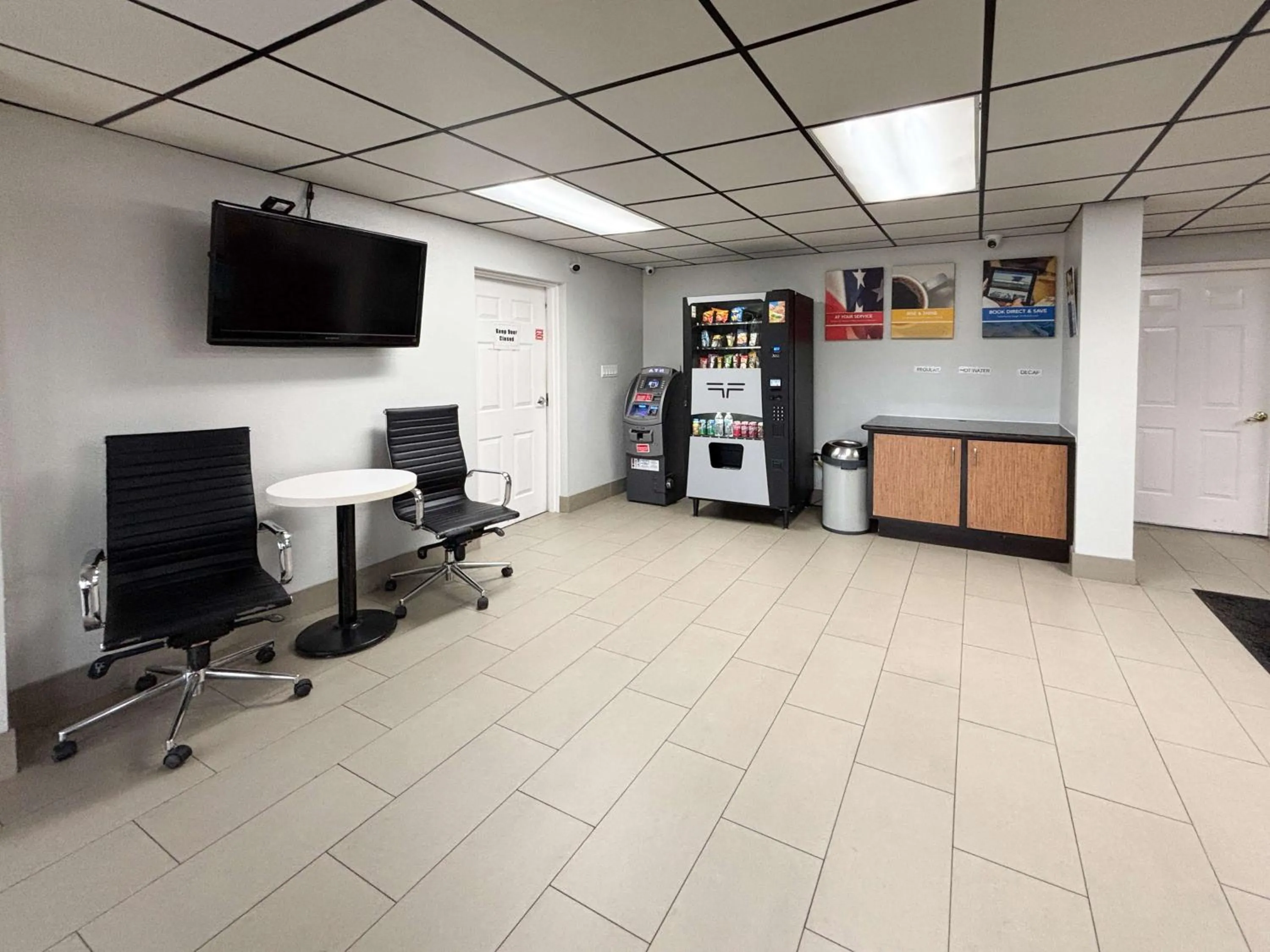 Lobby or reception in Studio 6 Sulphur LA