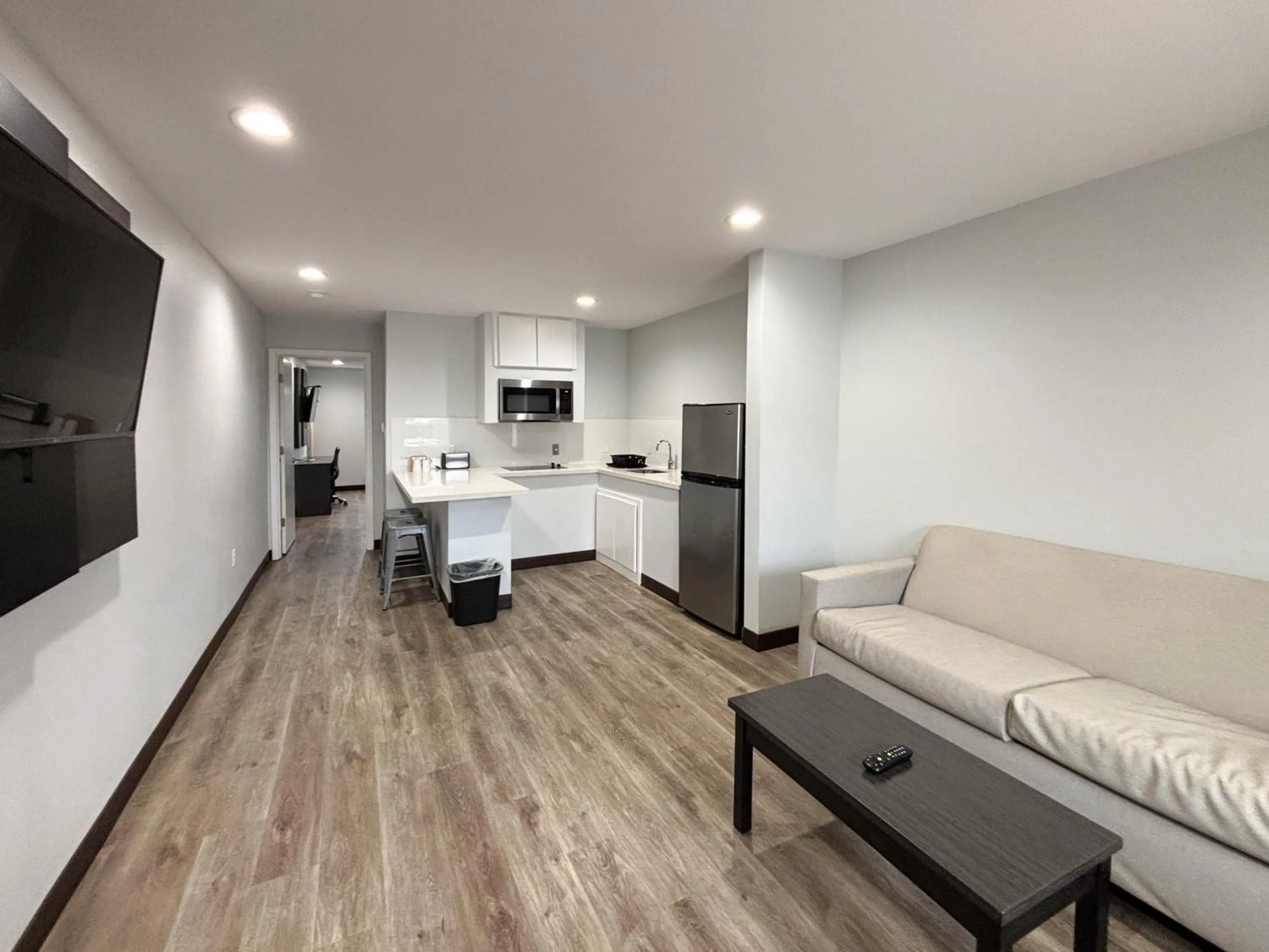 Photo of the whole room in Studio 6 Sulphur LA