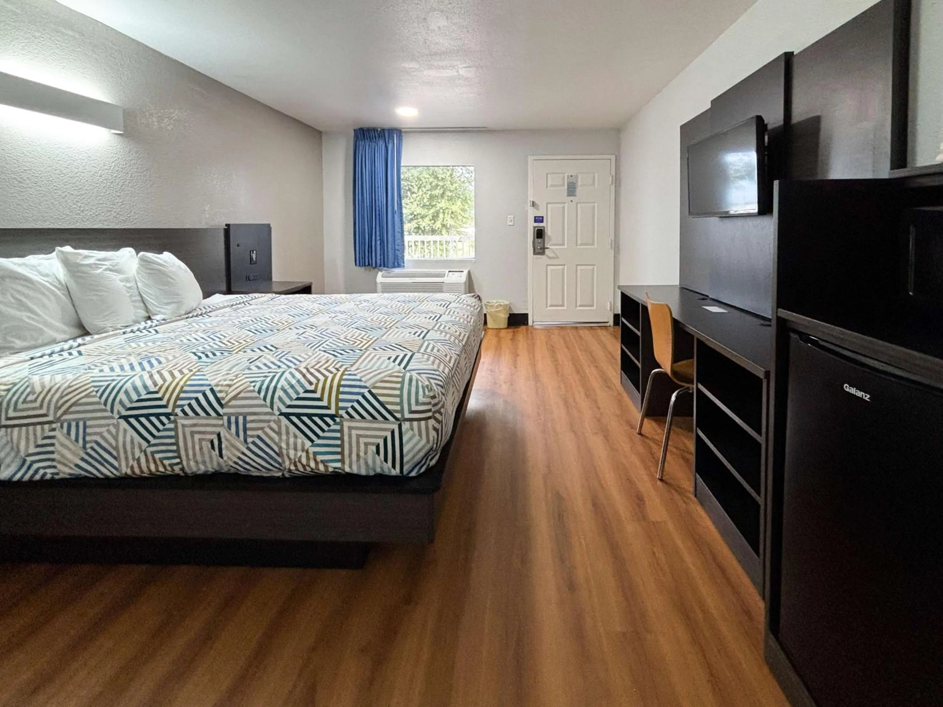 Bedroom, Bed in Studio 6 Sulphur LA