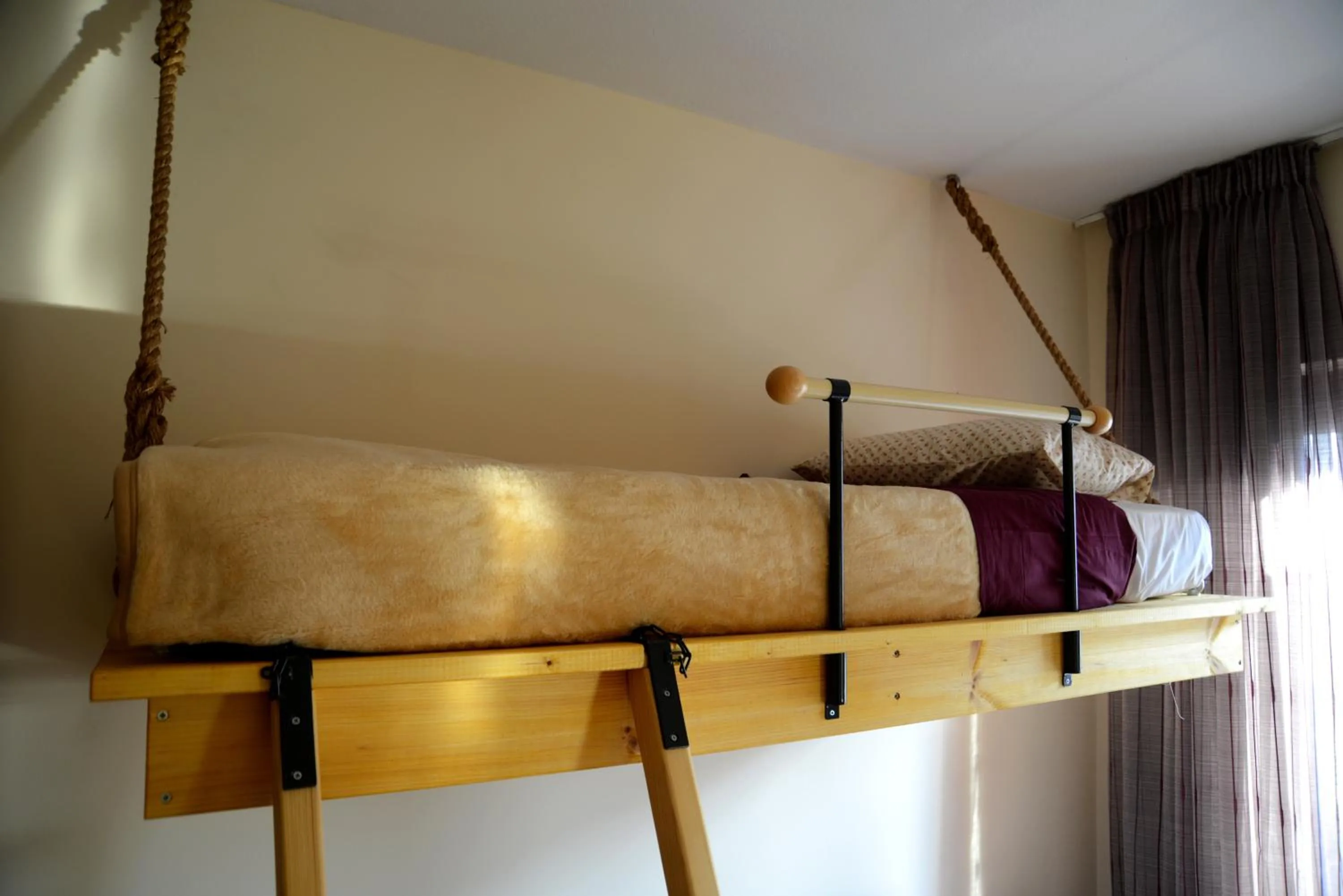 bunk bed, Bed in Crossroads