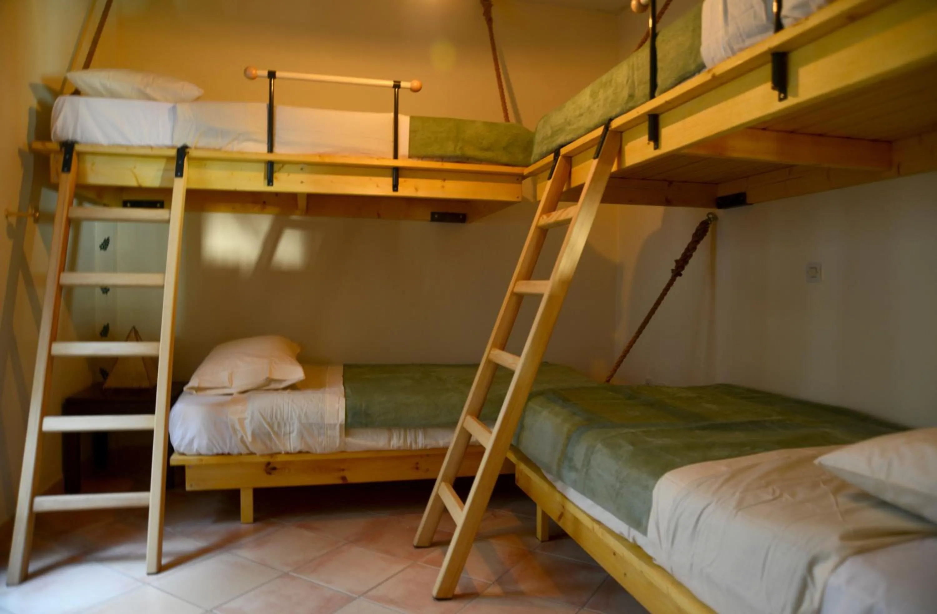 bunk bed, Bed in Crossroads