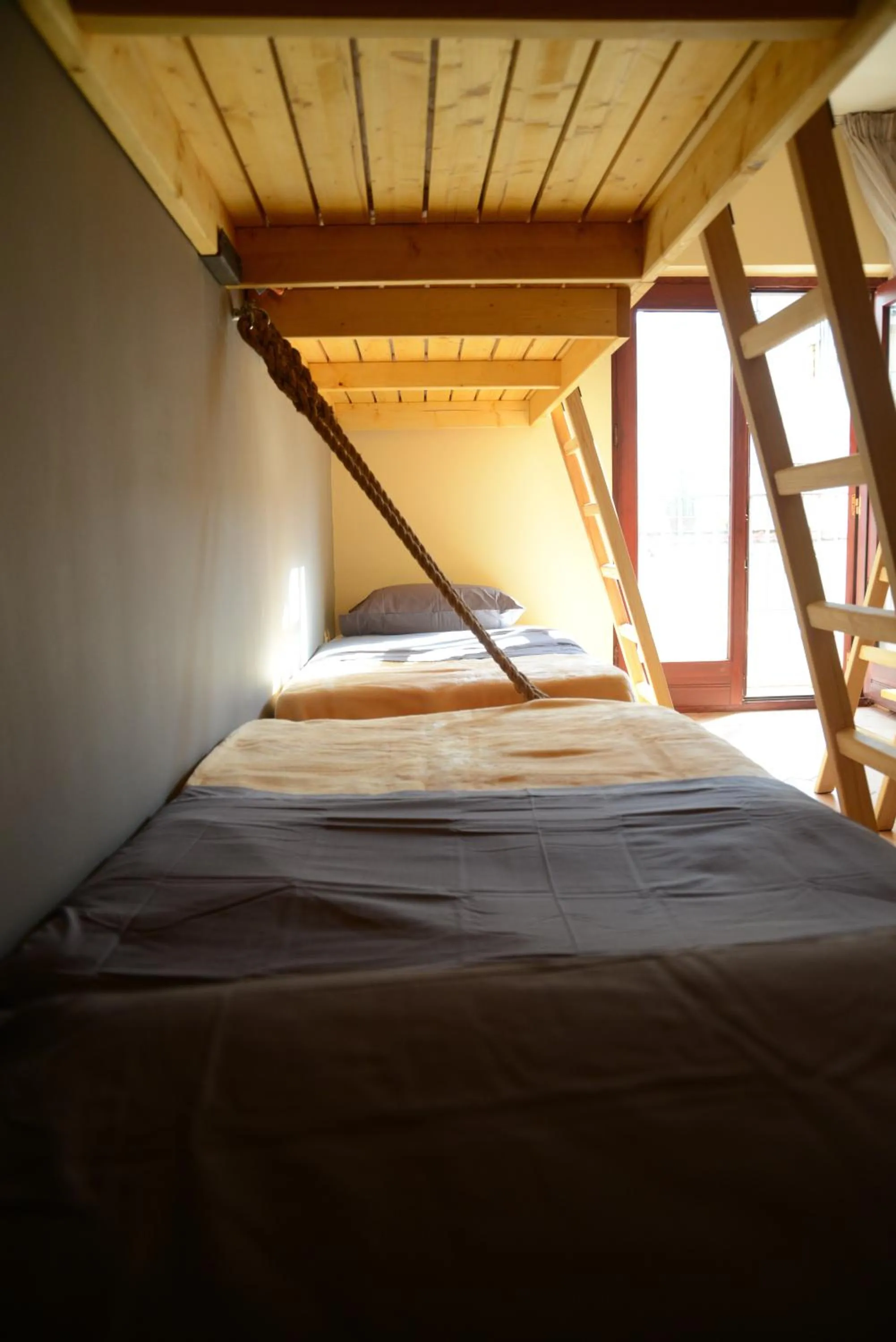 bunk bed, Bed in Crossroads