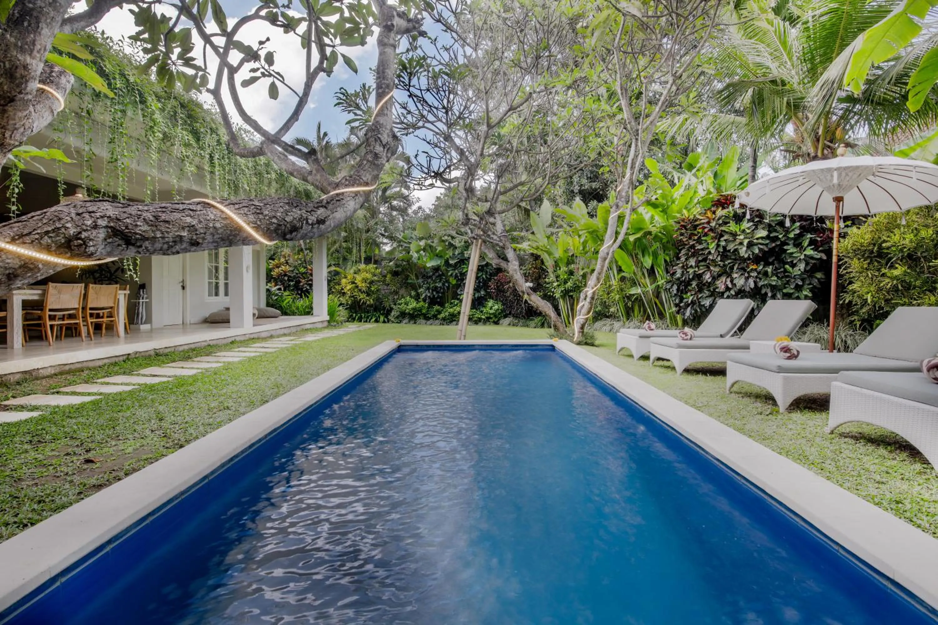 Swimming pool in Villa Lodek Deluxe