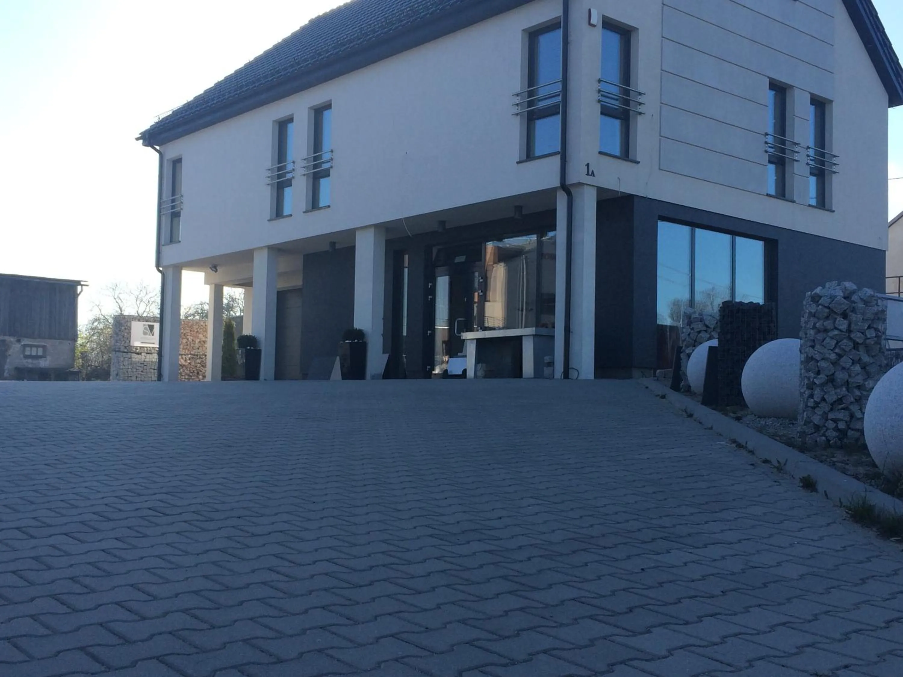 Facade/entrance in Stone Villa Gdańsk Kowale