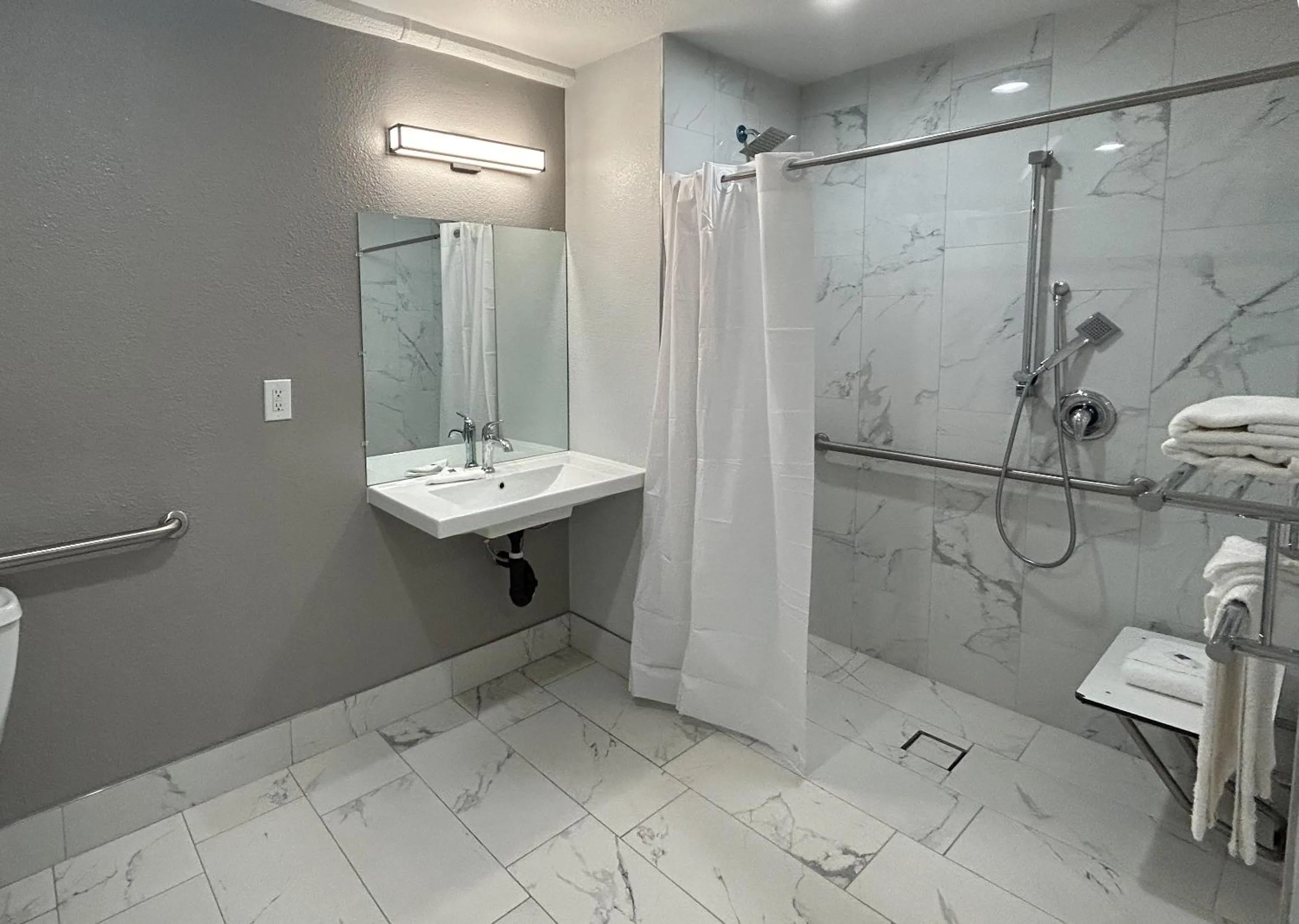 Bathroom in Studio 6 Tacoma, WA - South