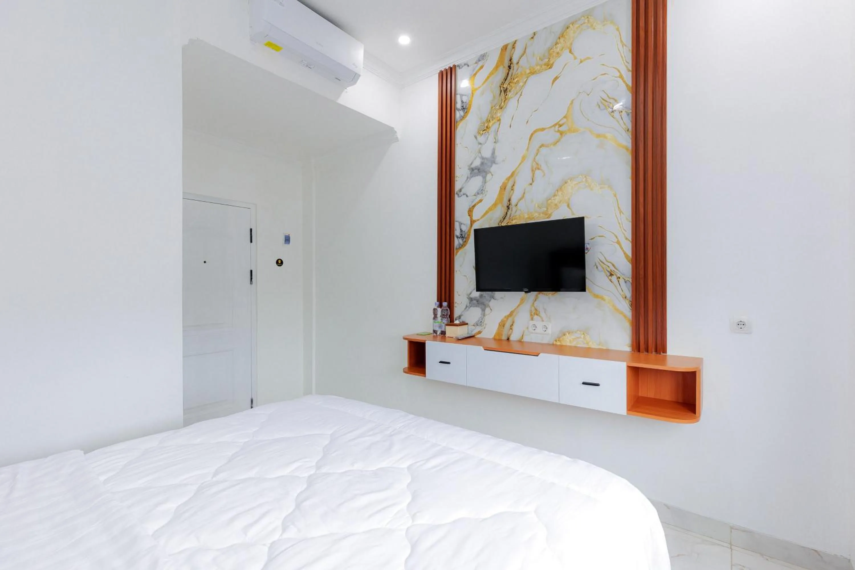 Bedroom, Bed in Urbanview Hotel Amira Syariah Bogor