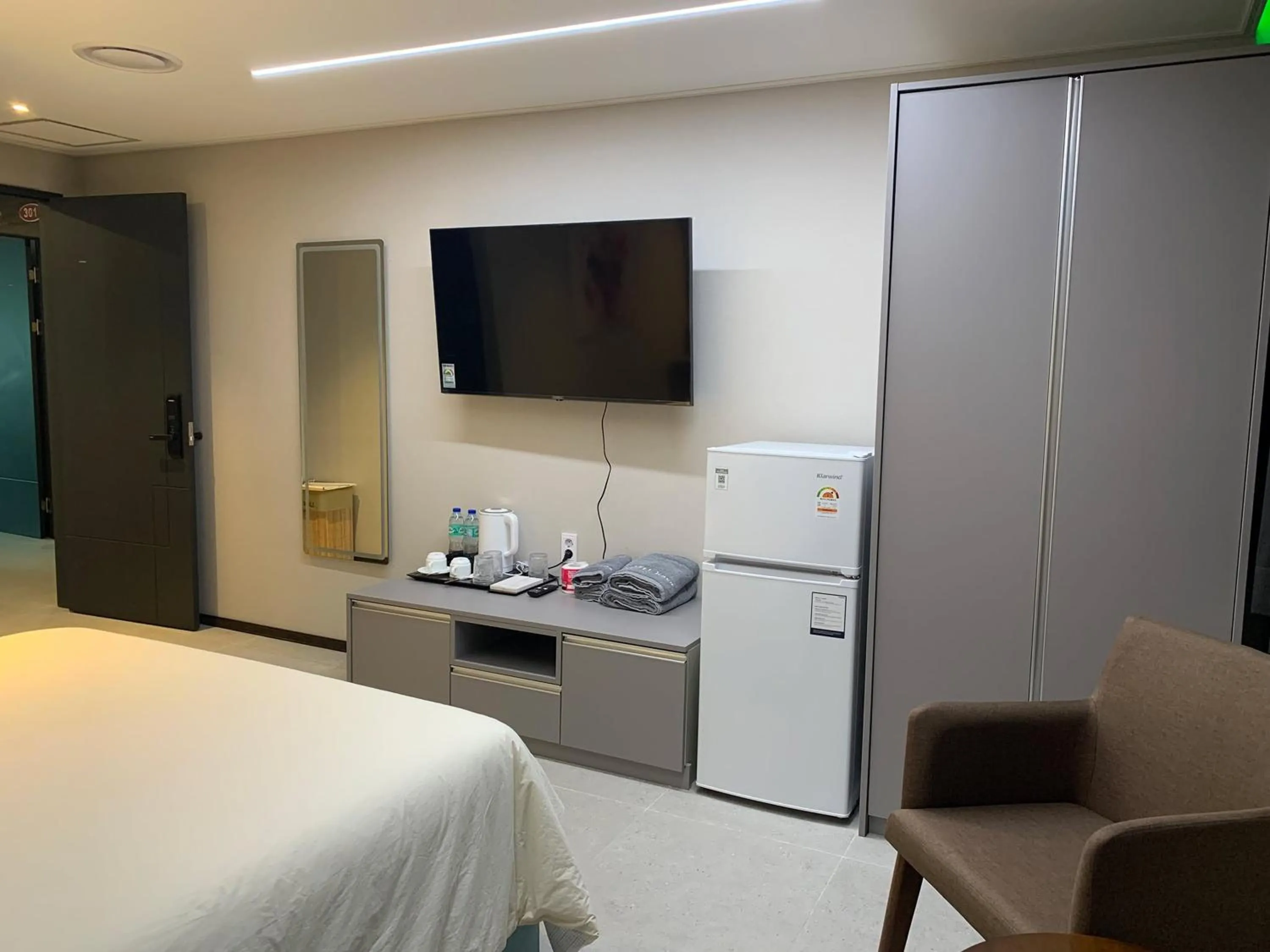 TV and multimedia, Bed in Hotel Kaya Puerto Galera