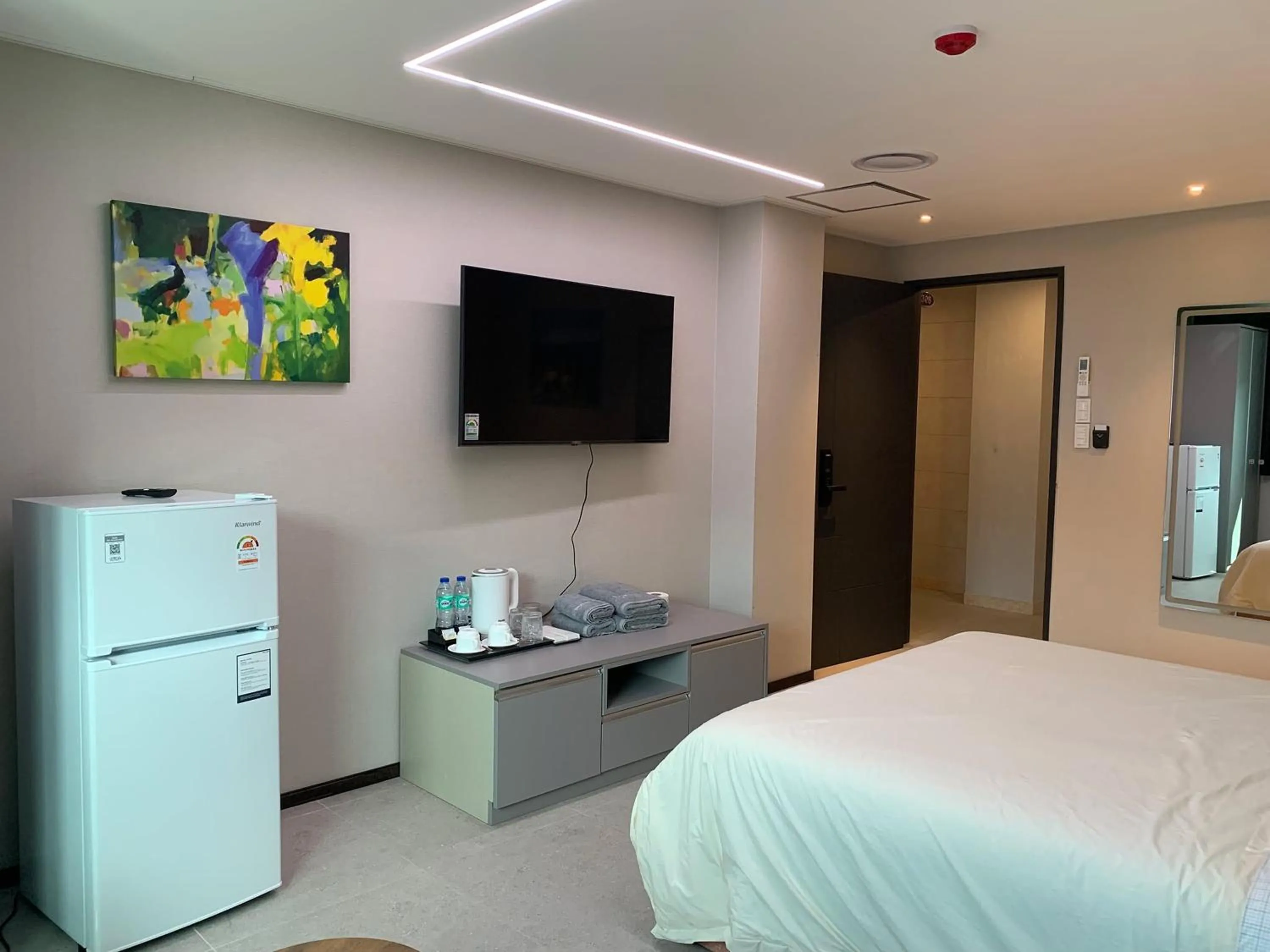 TV and multimedia, Bed in Hotel Kaya Puerto Galera