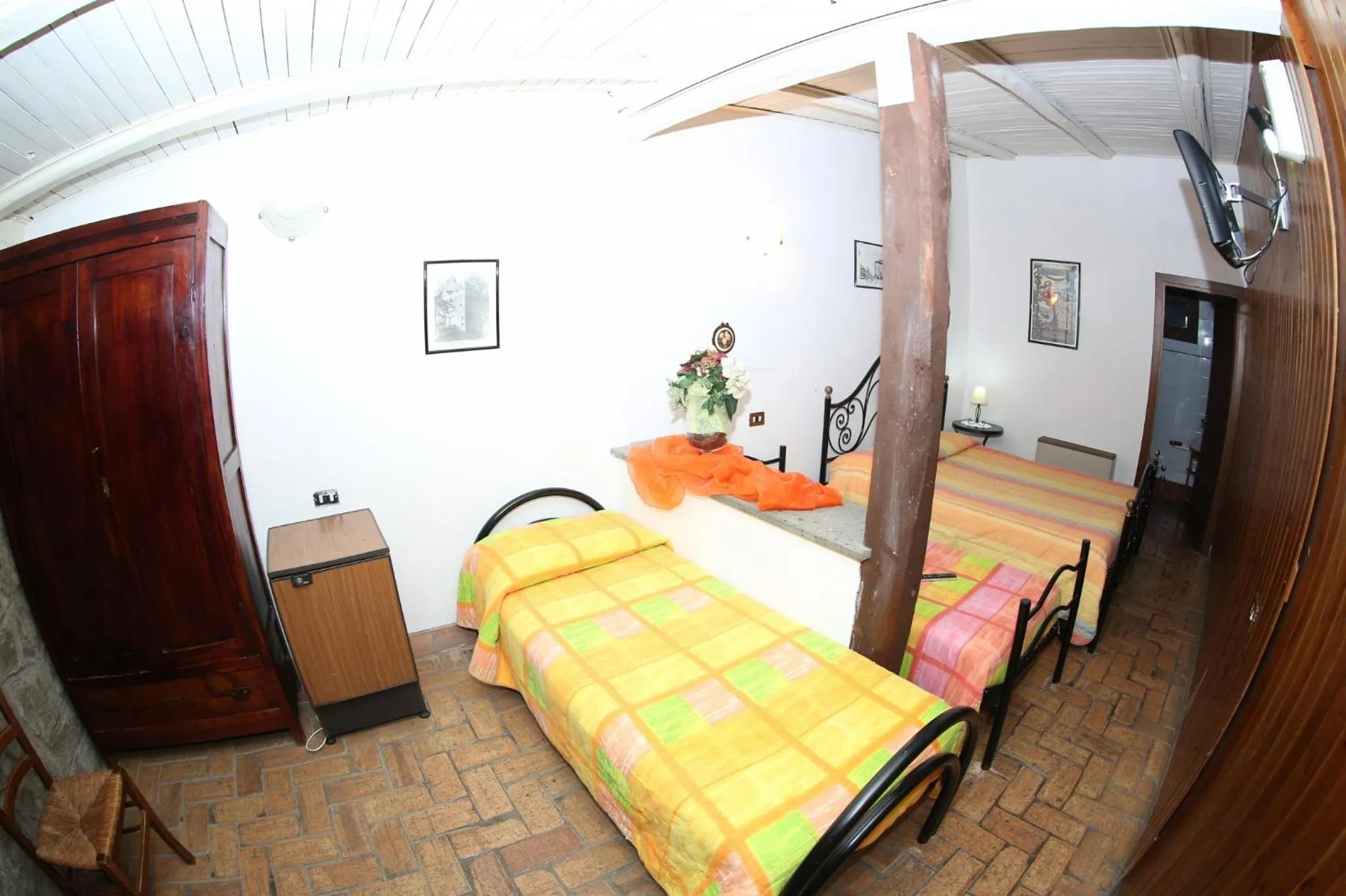 Property building, Bed in Agriturismo Monte Due Torri