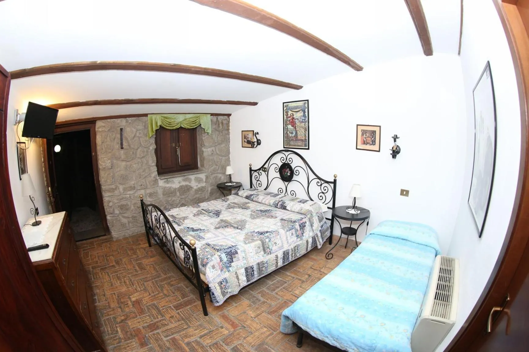 Property building, Bed in Agriturismo Monte Due Torri
