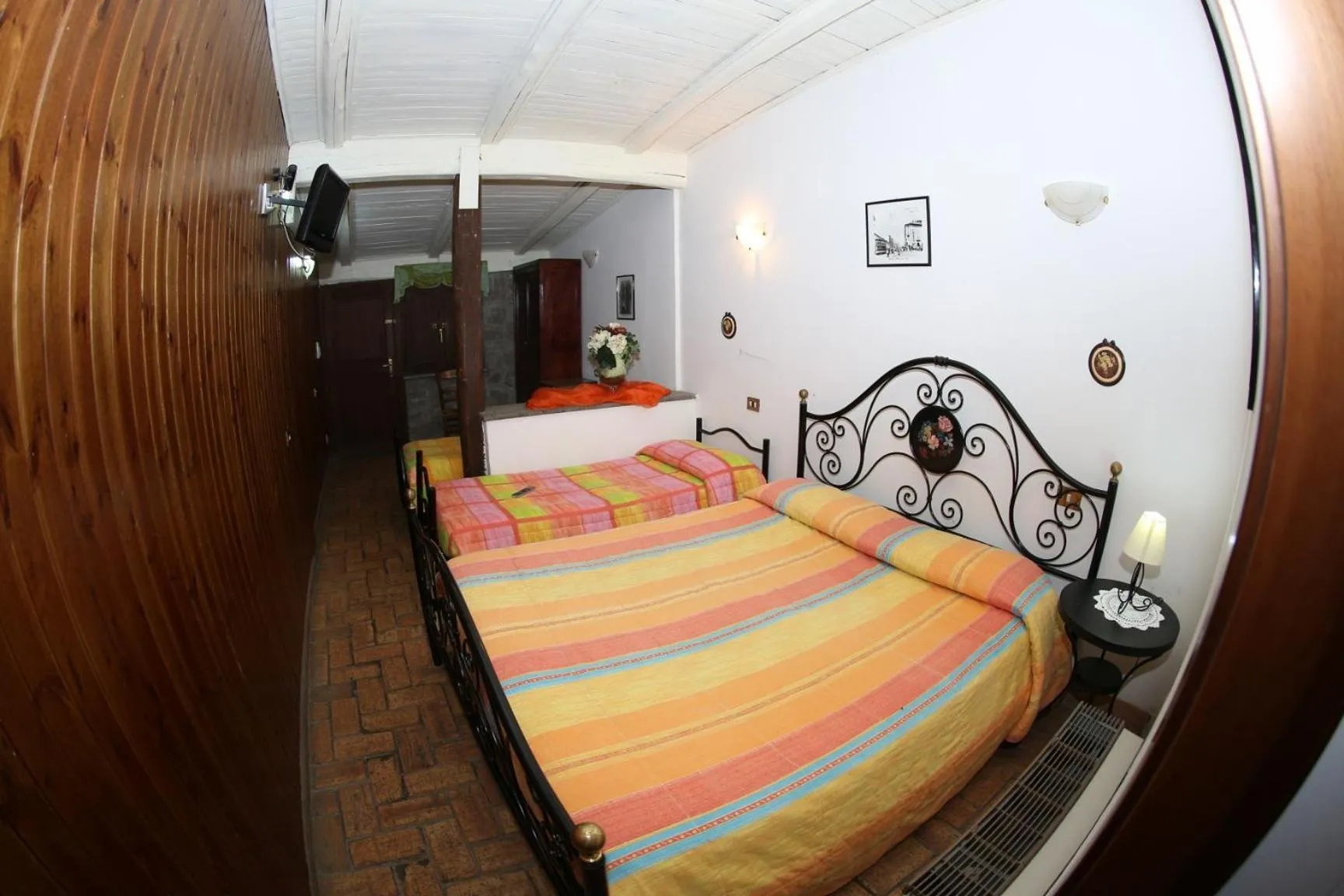 Property building, Bed in Agriturismo Monte Due Torri