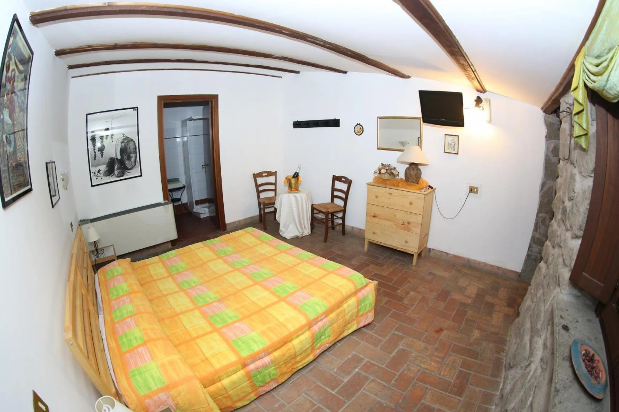 Property building, Bed in Agriturismo Monte Due Torri