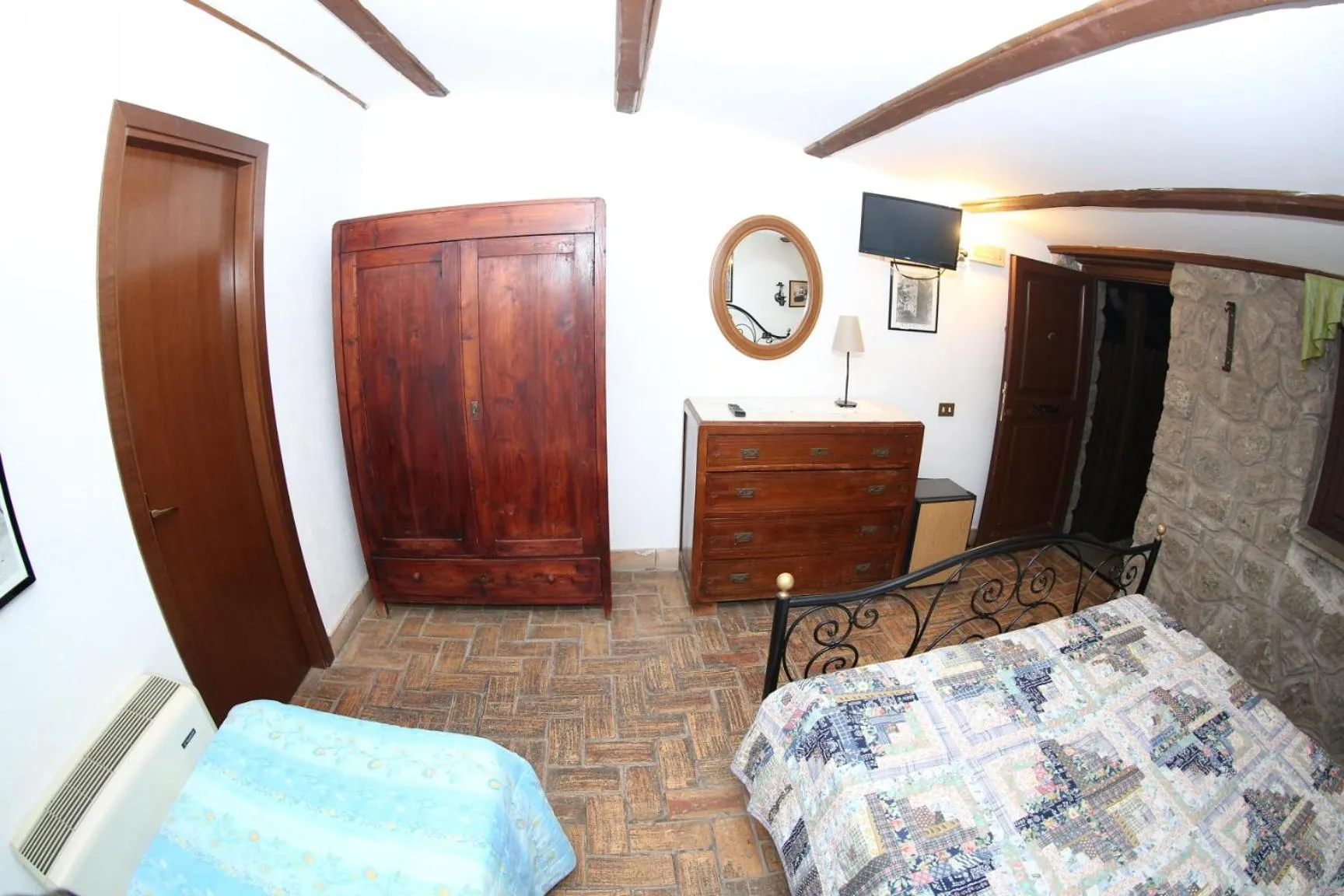 Property building, Bed in Agriturismo Monte Due Torri